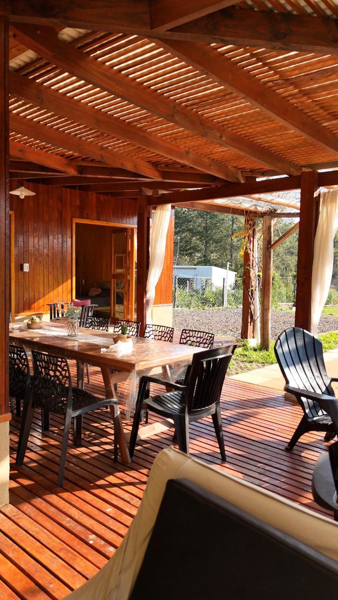 Casa completa con pileta privada y patio