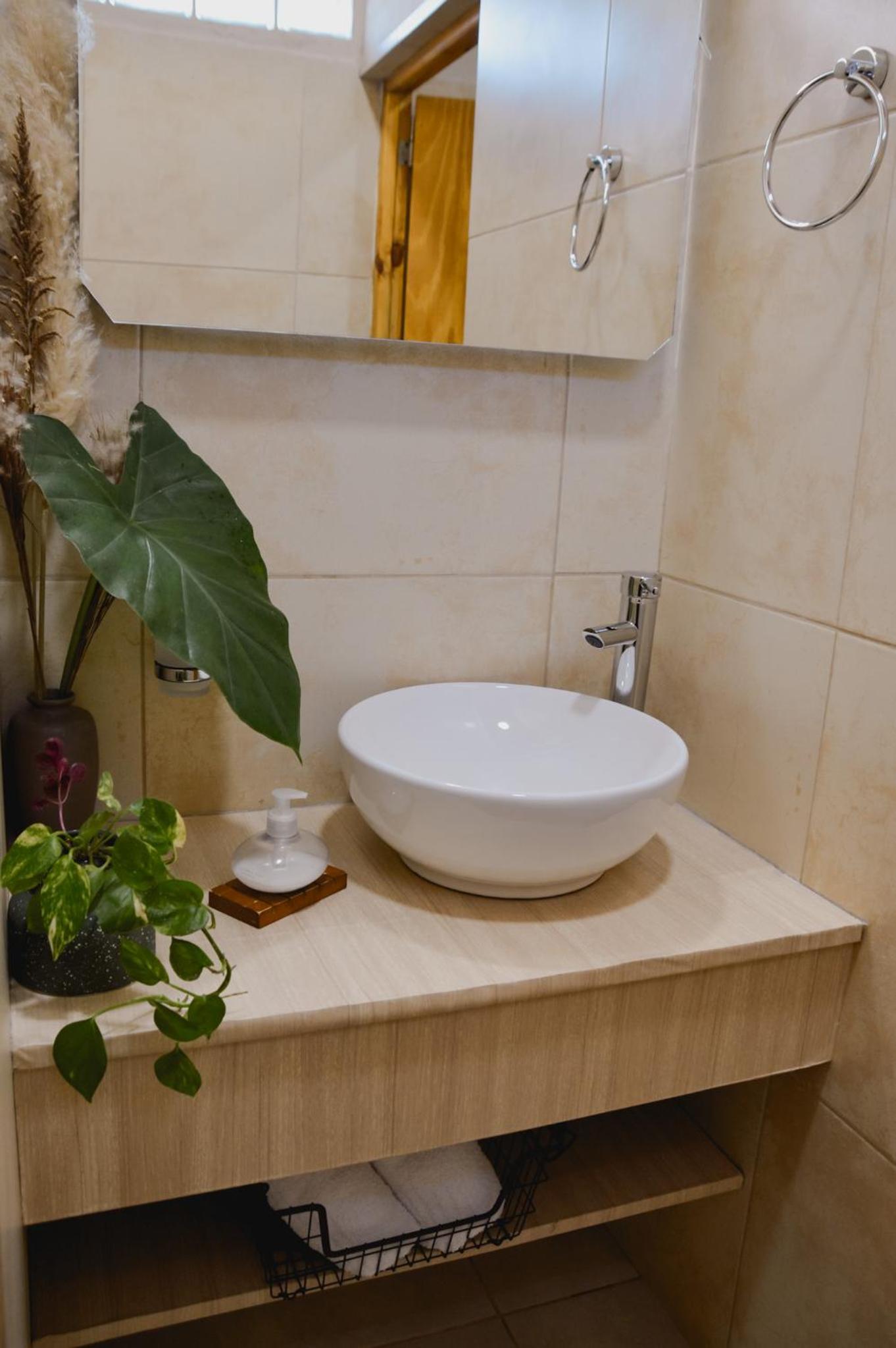 Casa completa con pileta privada y patio
