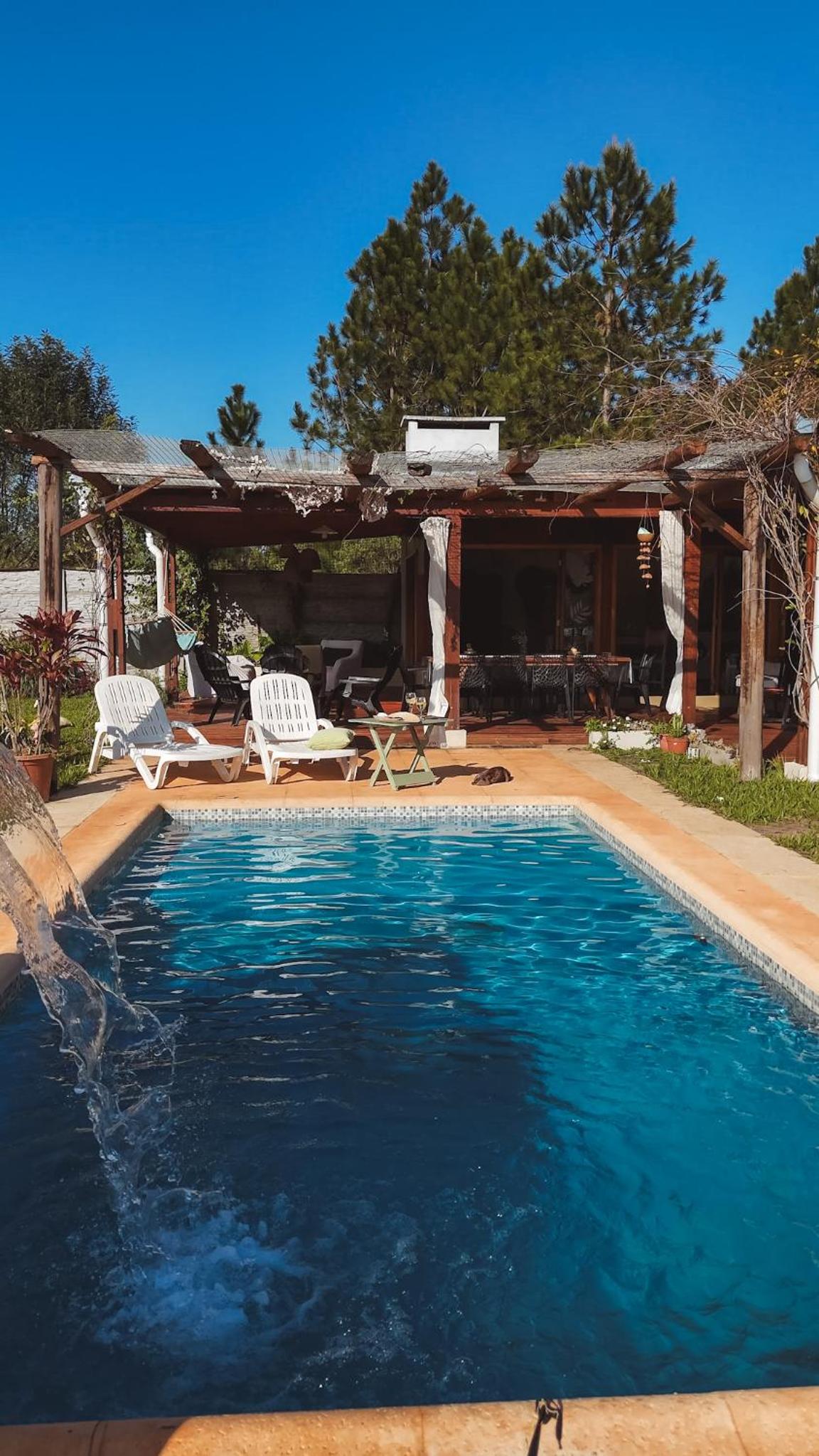 Casa completa con pileta privada y patio