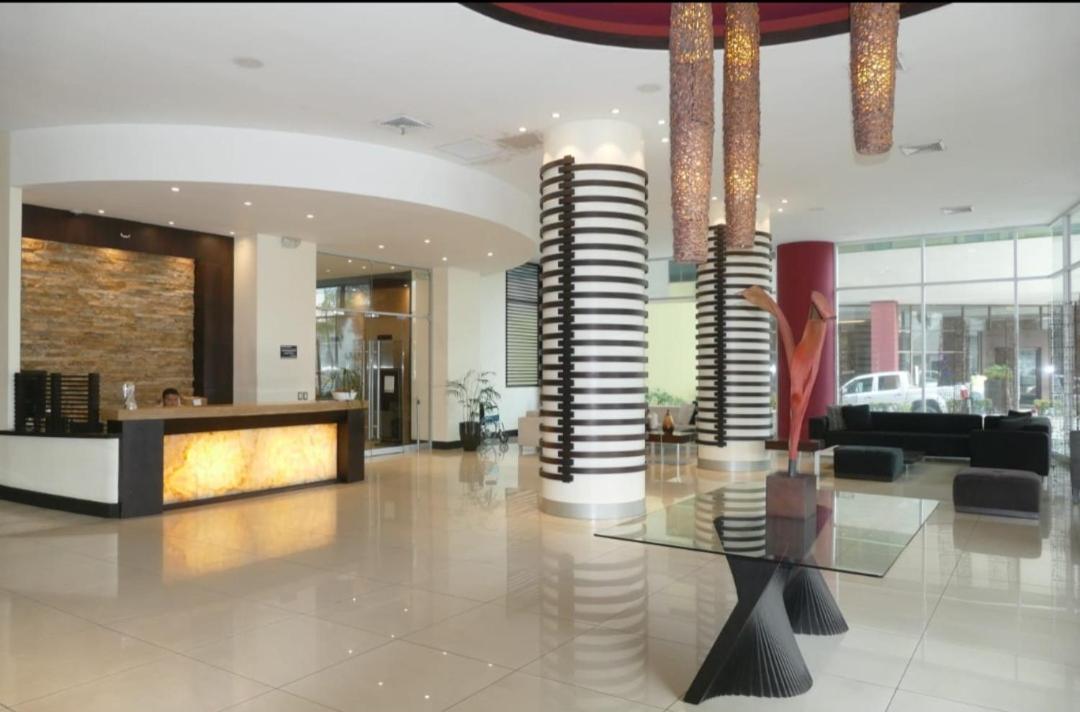 Ecusuites Mall del Sol Premium 96Parking-Airport view 3