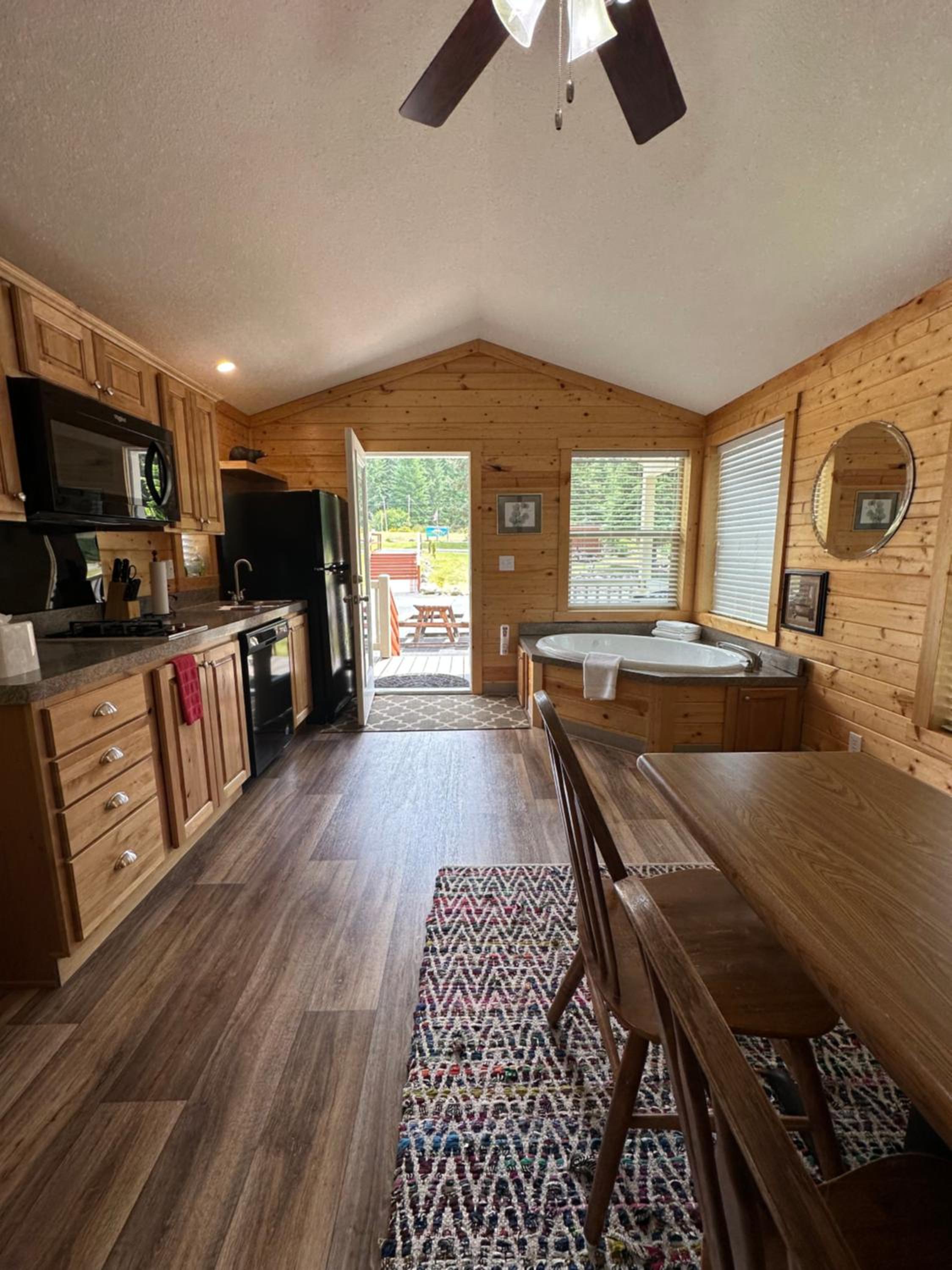 Packwood Lodge & Cabins