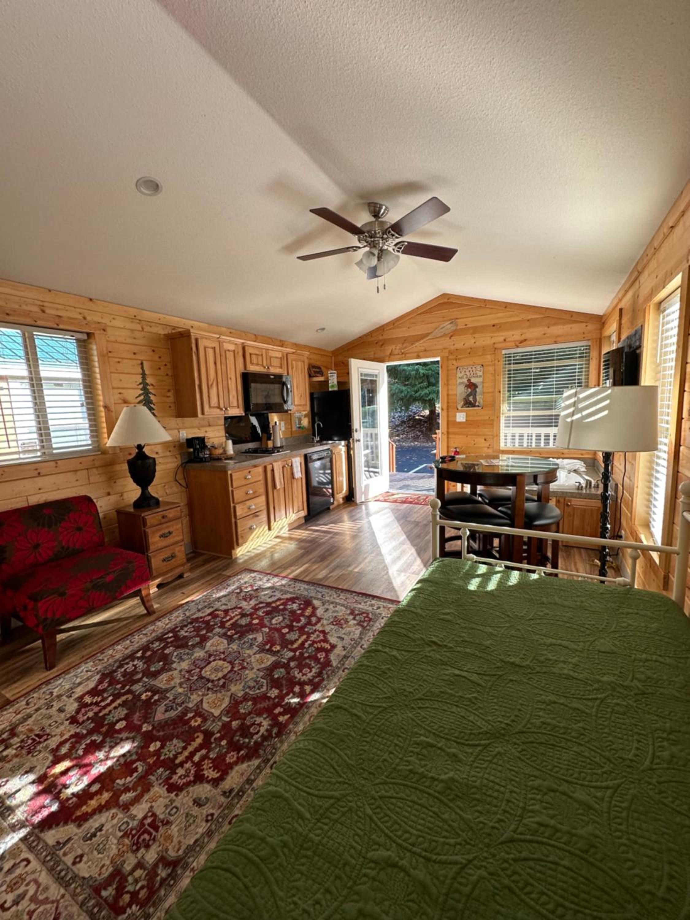 Packwood Lodge & Cabins