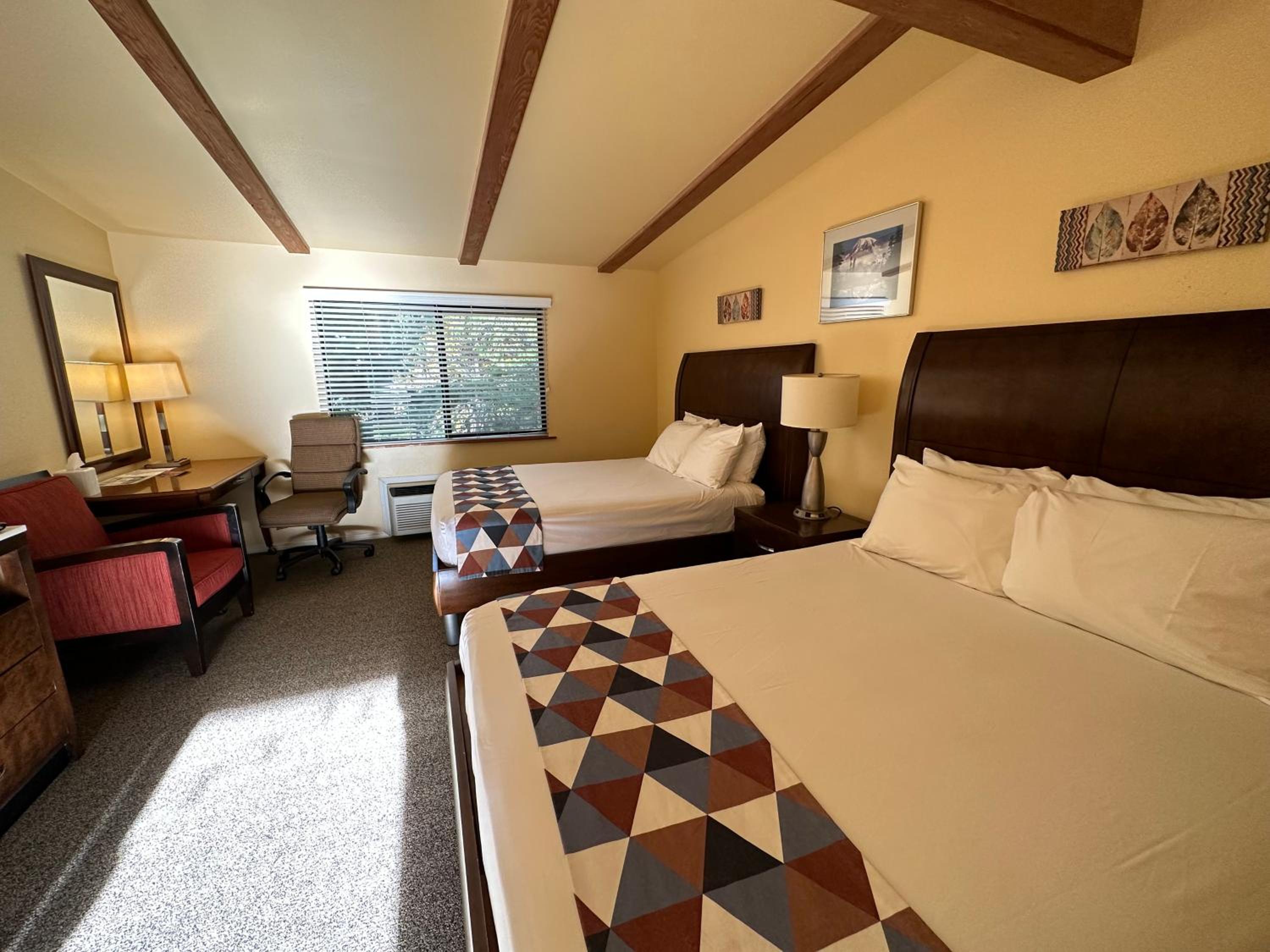 Packwood Lodge & Cabins