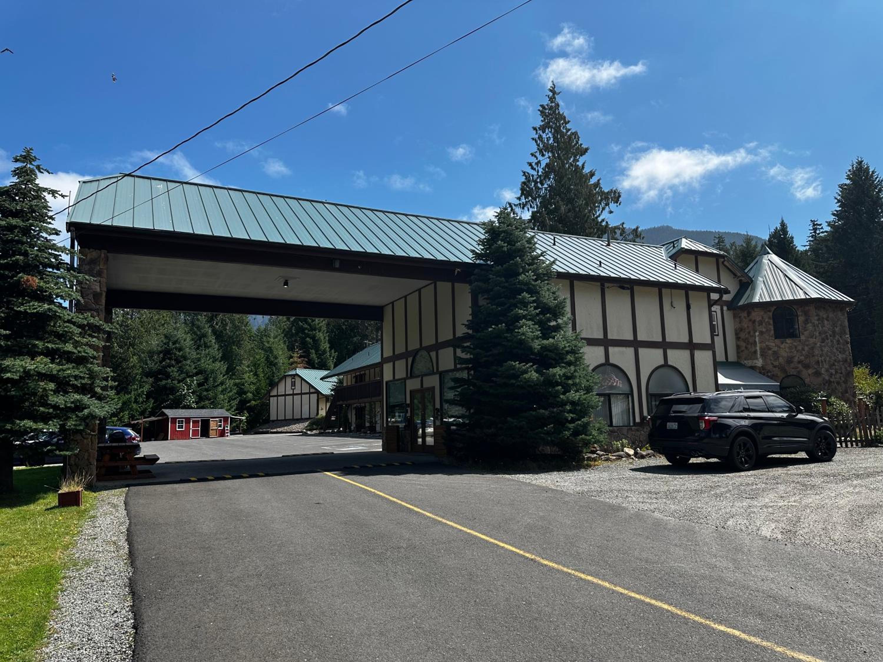 Packwood Lodge & Cabins