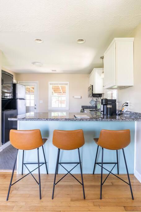 Lexington Vacations - El Retro- Mid Century Ranch near Horse Park Rupp - Property Image 2