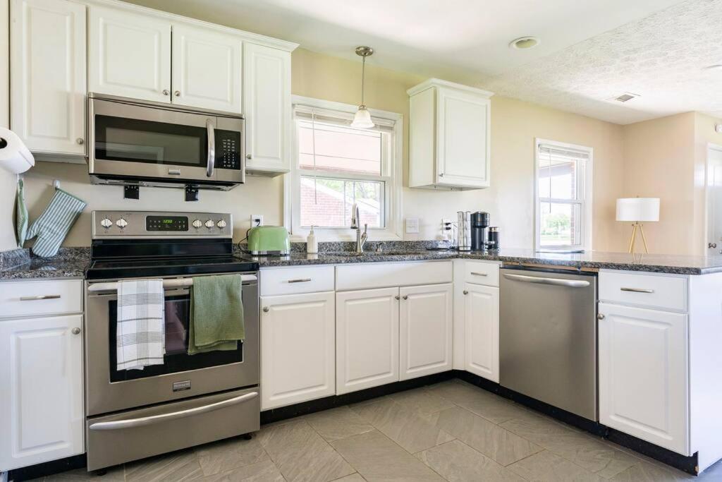 Lexington Vacations - El Retro- Mid Century Ranch near Horse Park Rupp - Property Image 15