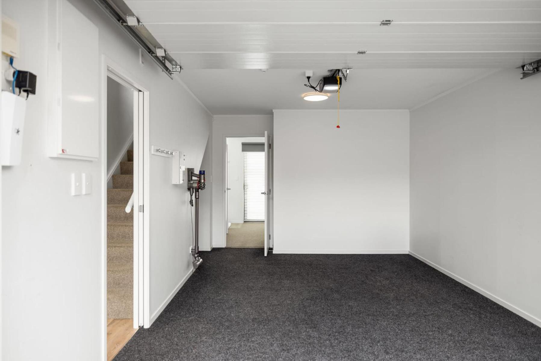 Miro Street Townhouse centrally located to Blake park view 2