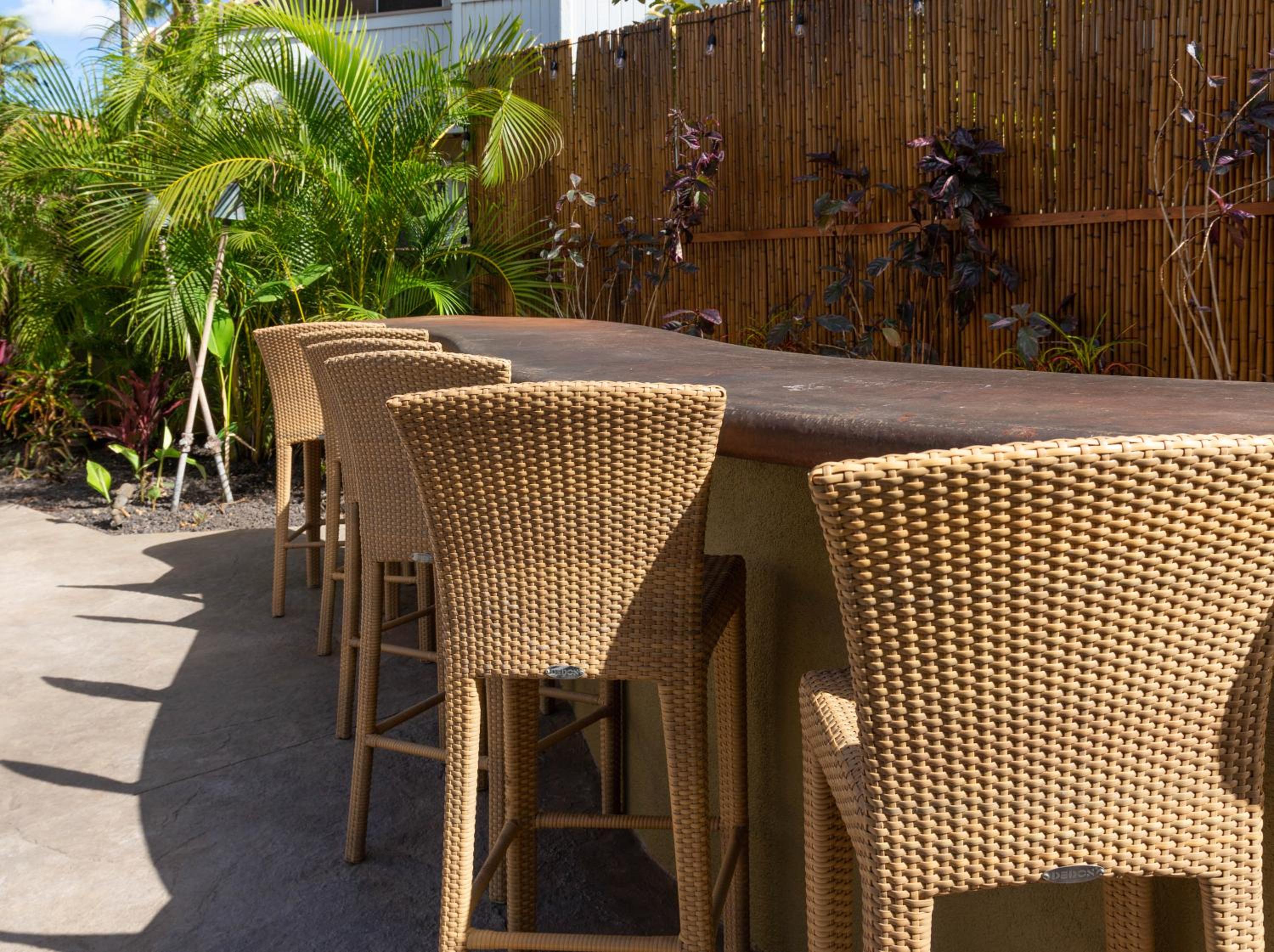 Plumeria Suite, 2-bedrooms, sleeps 6, pool & BBQ, Pre-Renovation Summer Sale view 5