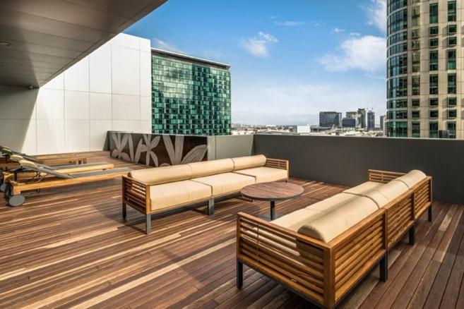 Prima Tower - Penthouse Style Super-sized Apartment with Balcony by Casino and MCEC