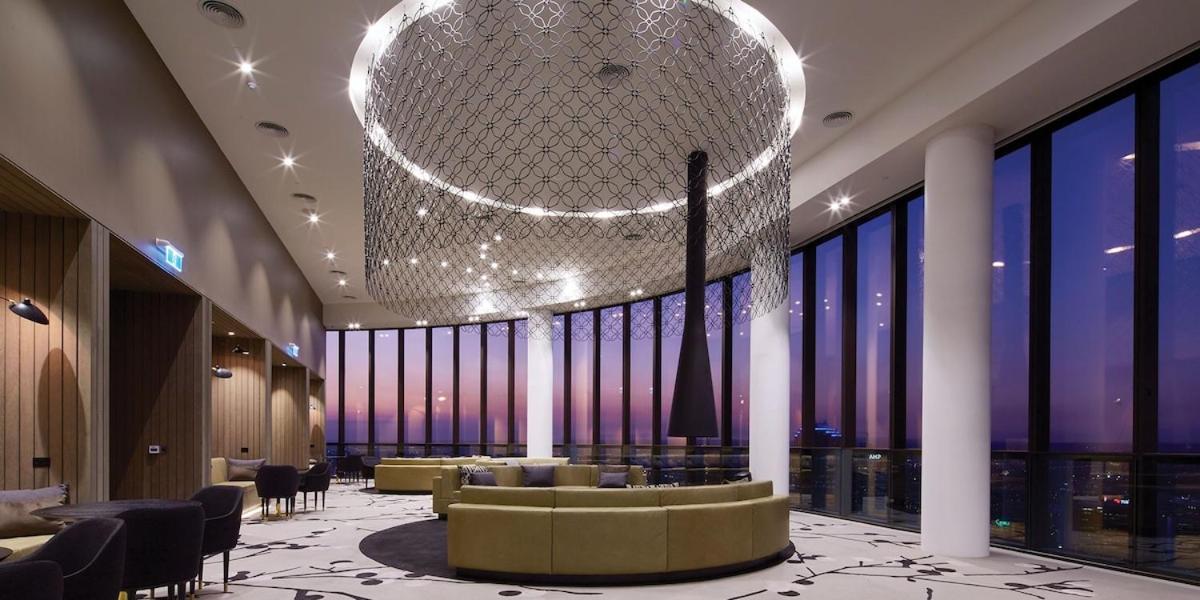 Prima Tower - Penthouse Style Super-sized Apartment with Balcony by Casino and MCEC