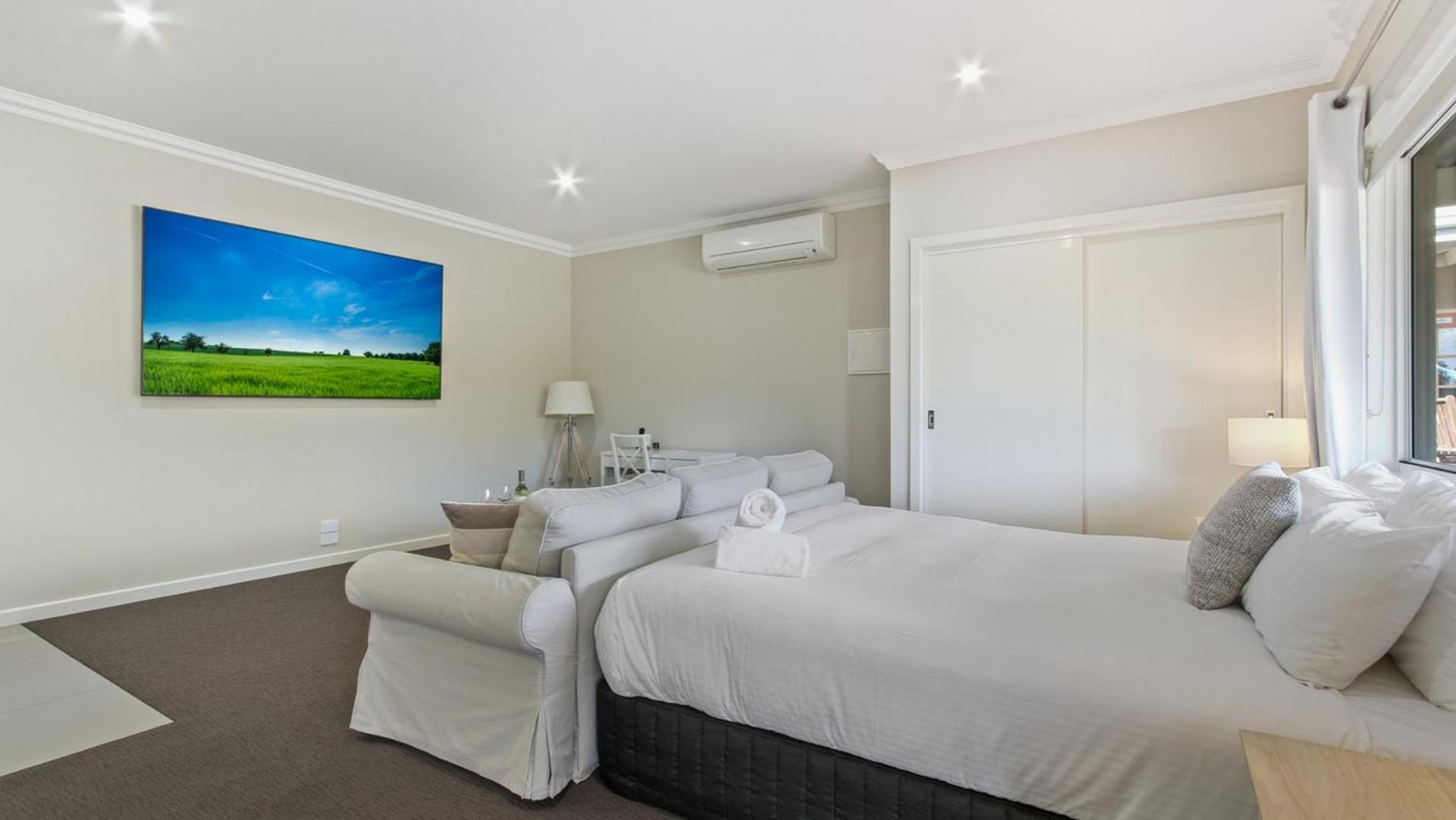 The Metung Crest - Spacious Family Retreat