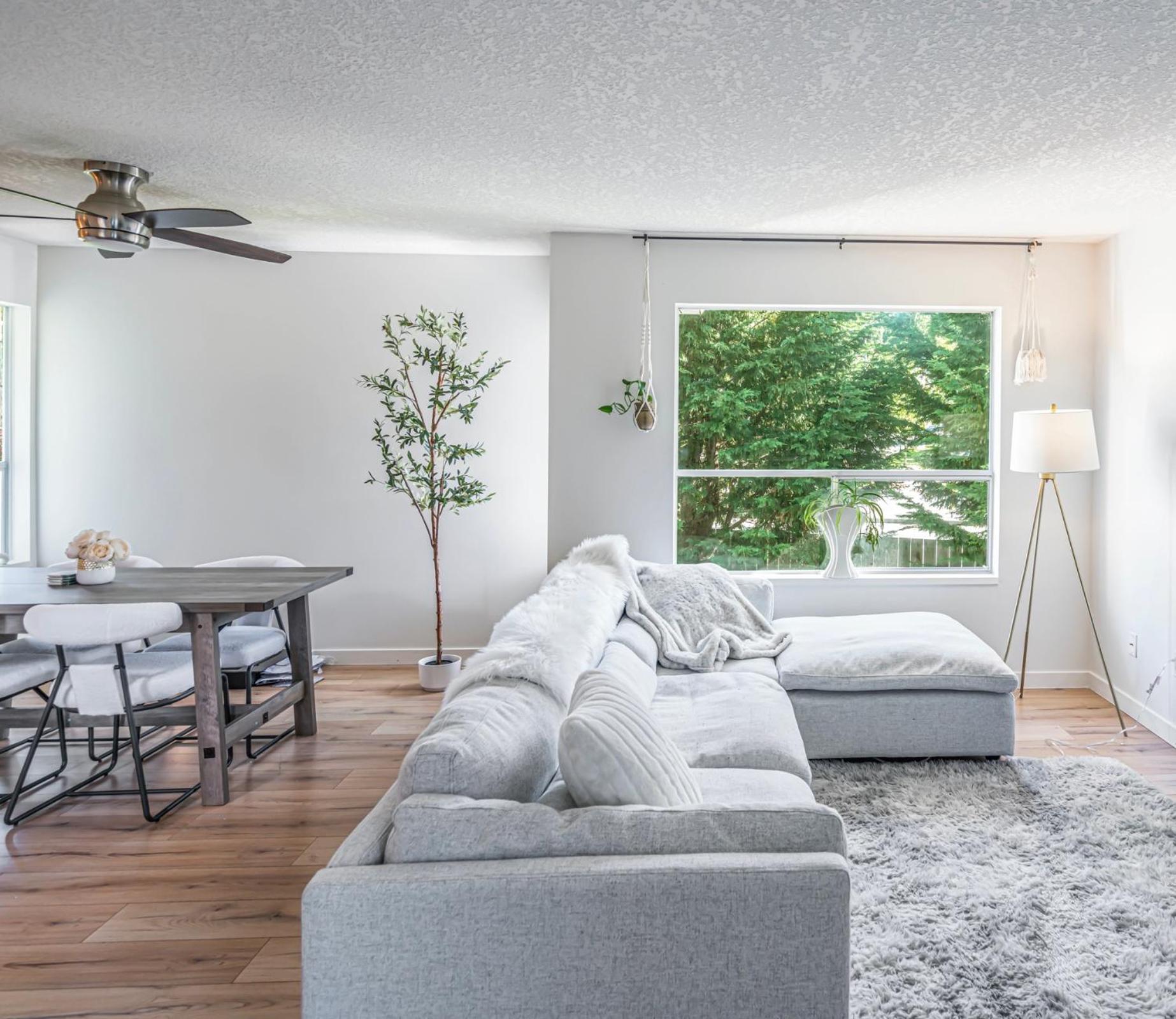 Entire home minutes from 3 lakes and a river!