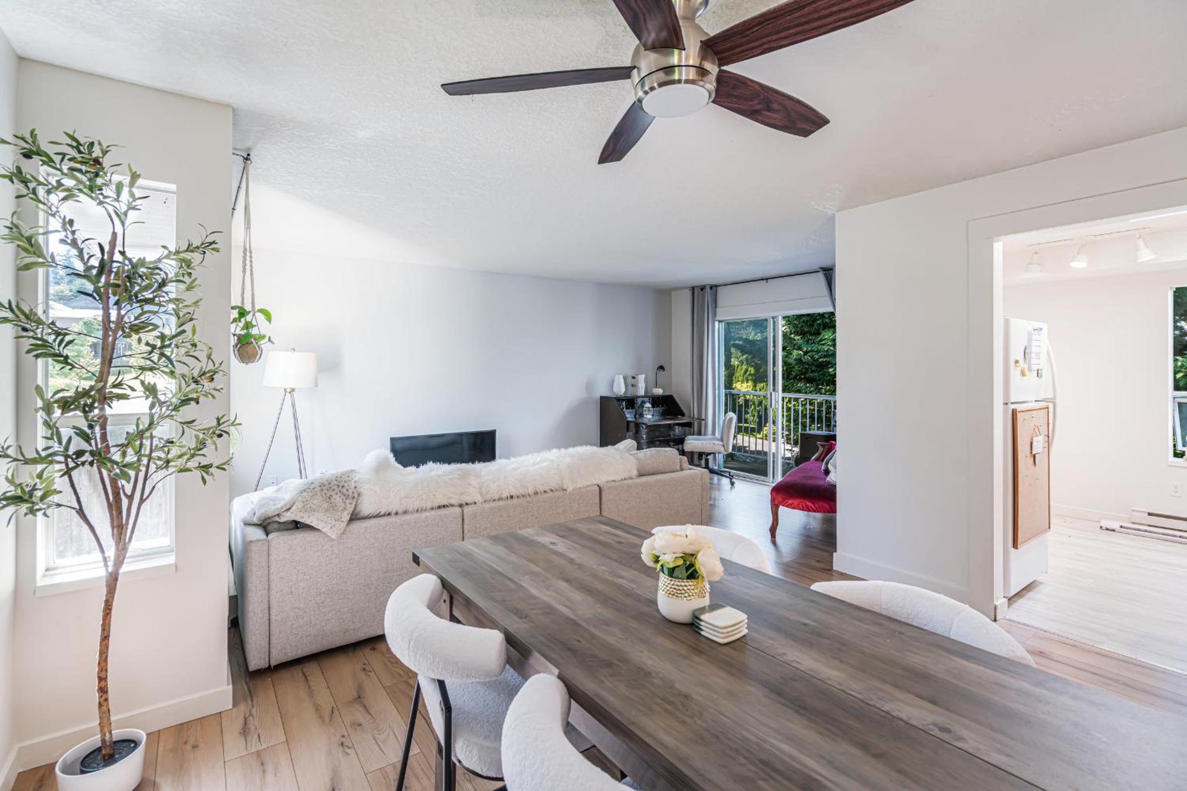 Entire home minutes from 3 lakes and a river!