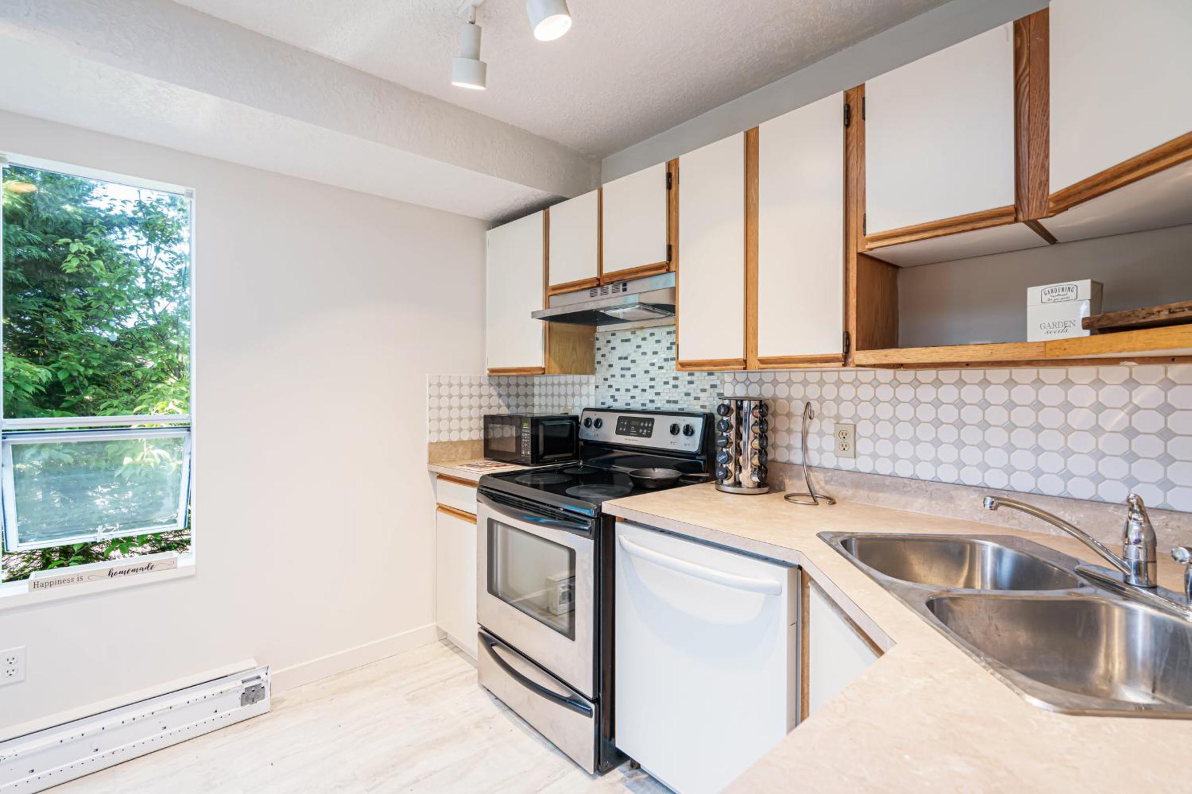 Entire home minutes from 3 lakes and a river!