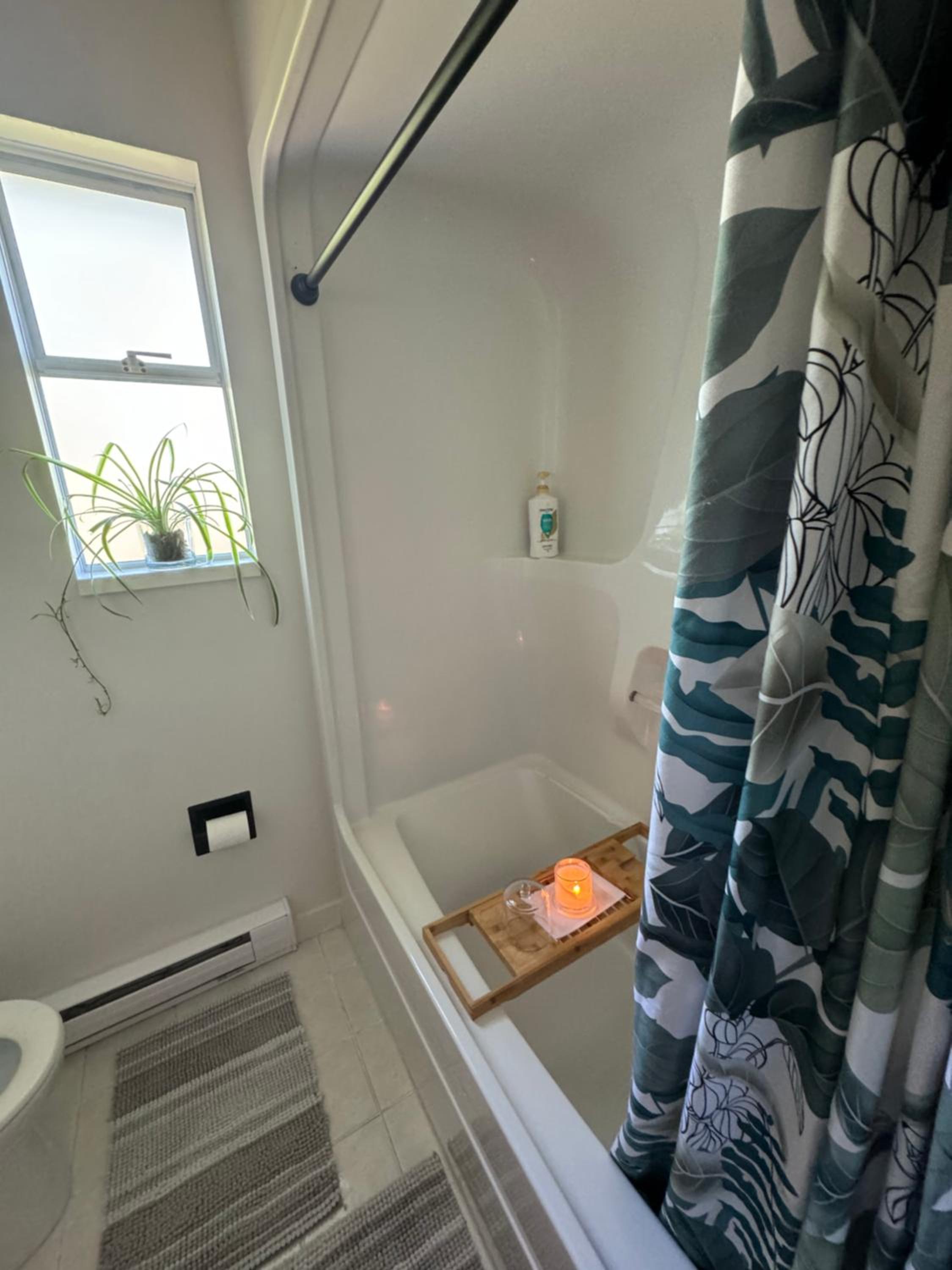 Entire home minutes from 3 lakes and a river!