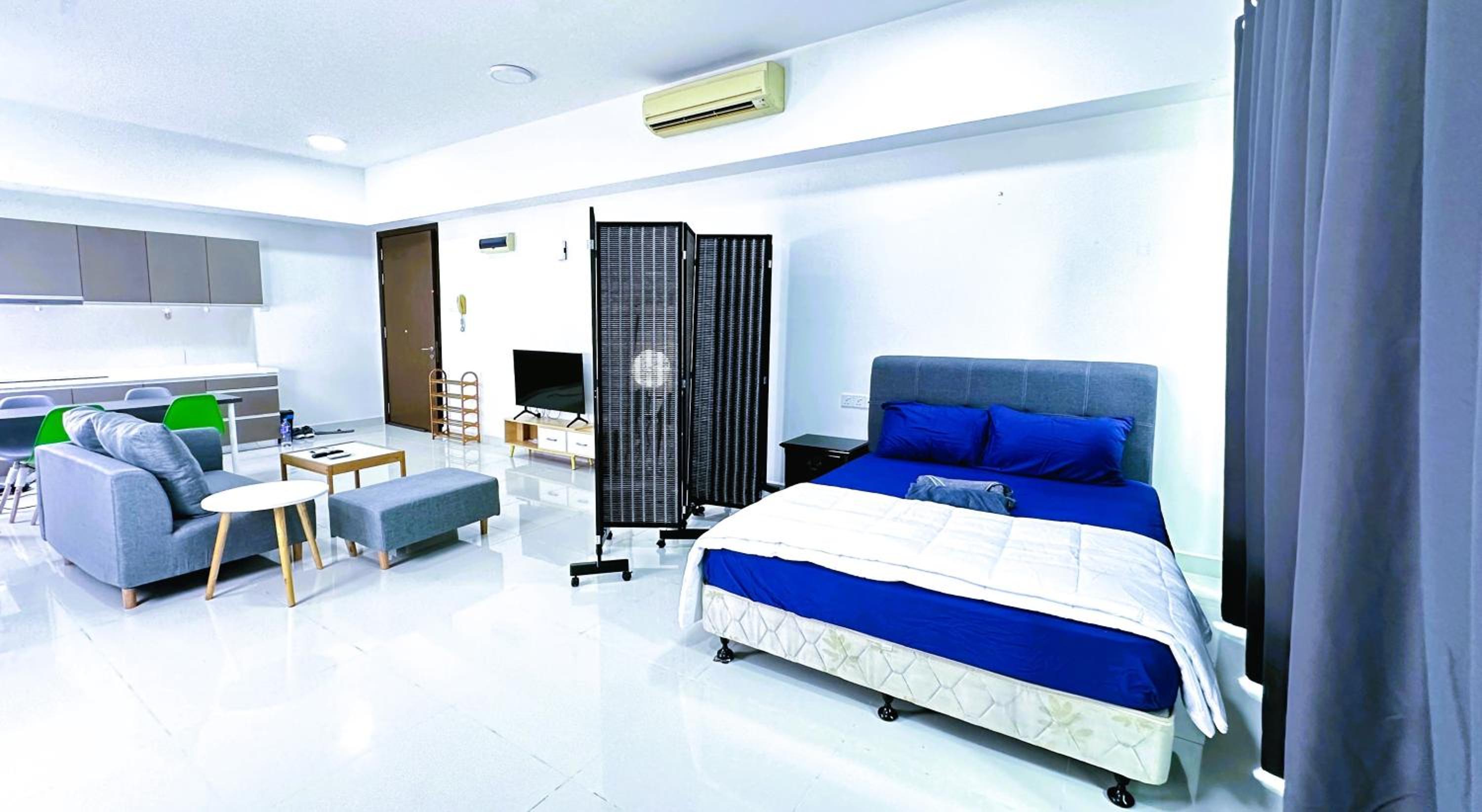 Regalia residence sky pool 1BedR 1BR service suite