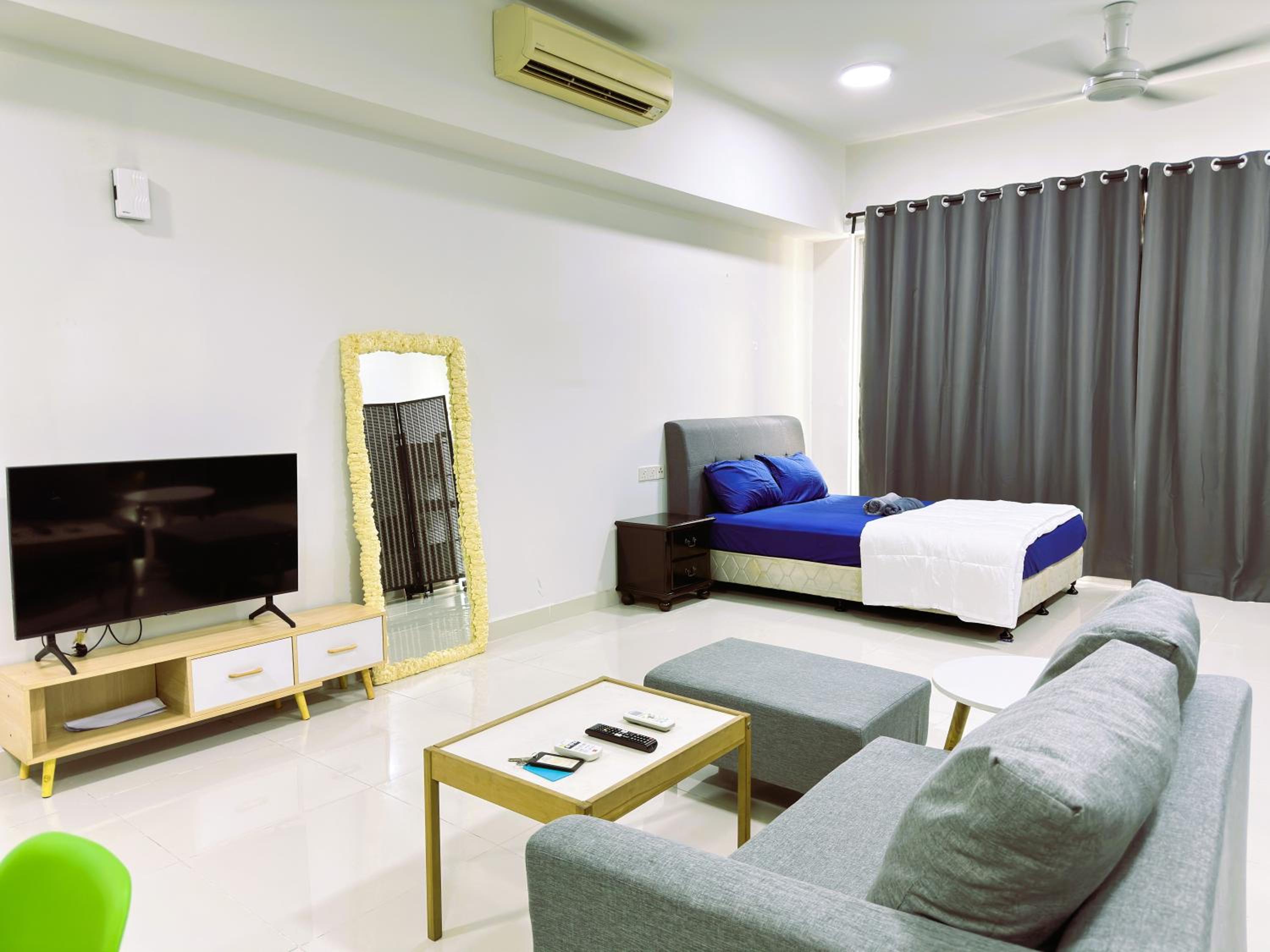 Regalia residence sky pool 1BedR 1BR service suite