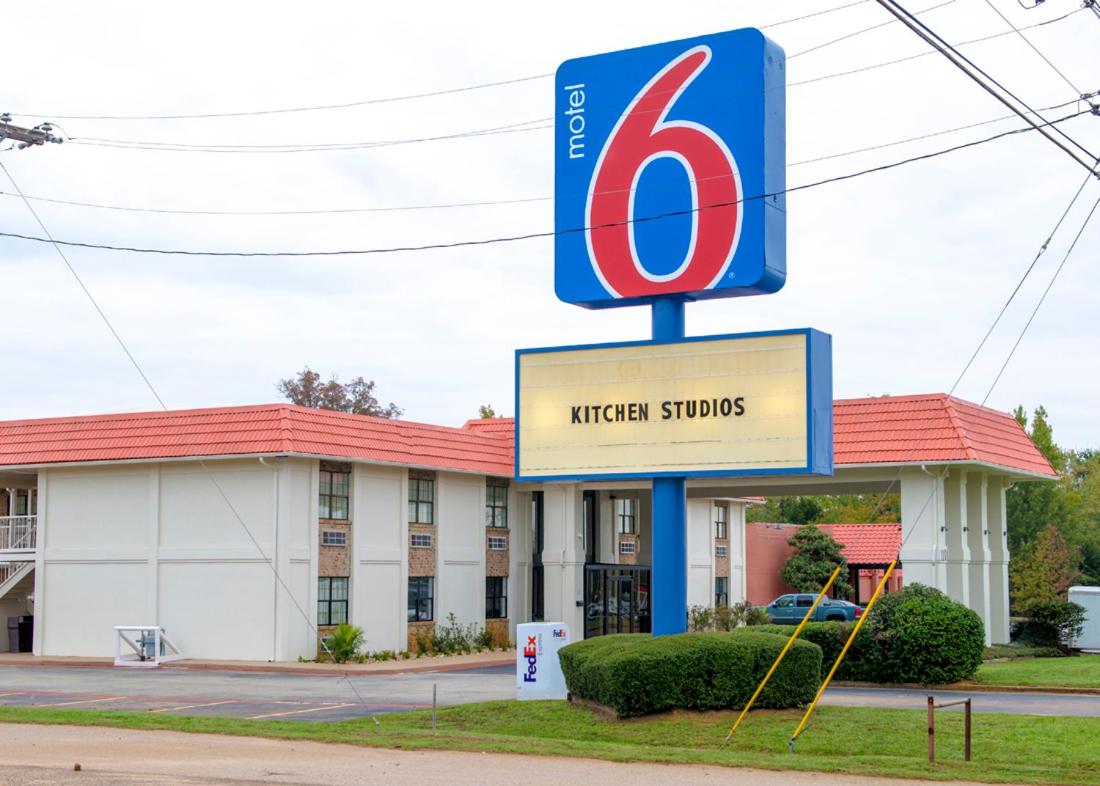 Palestine Vacations - Motel 6-Palestine, TX - Property Image 1