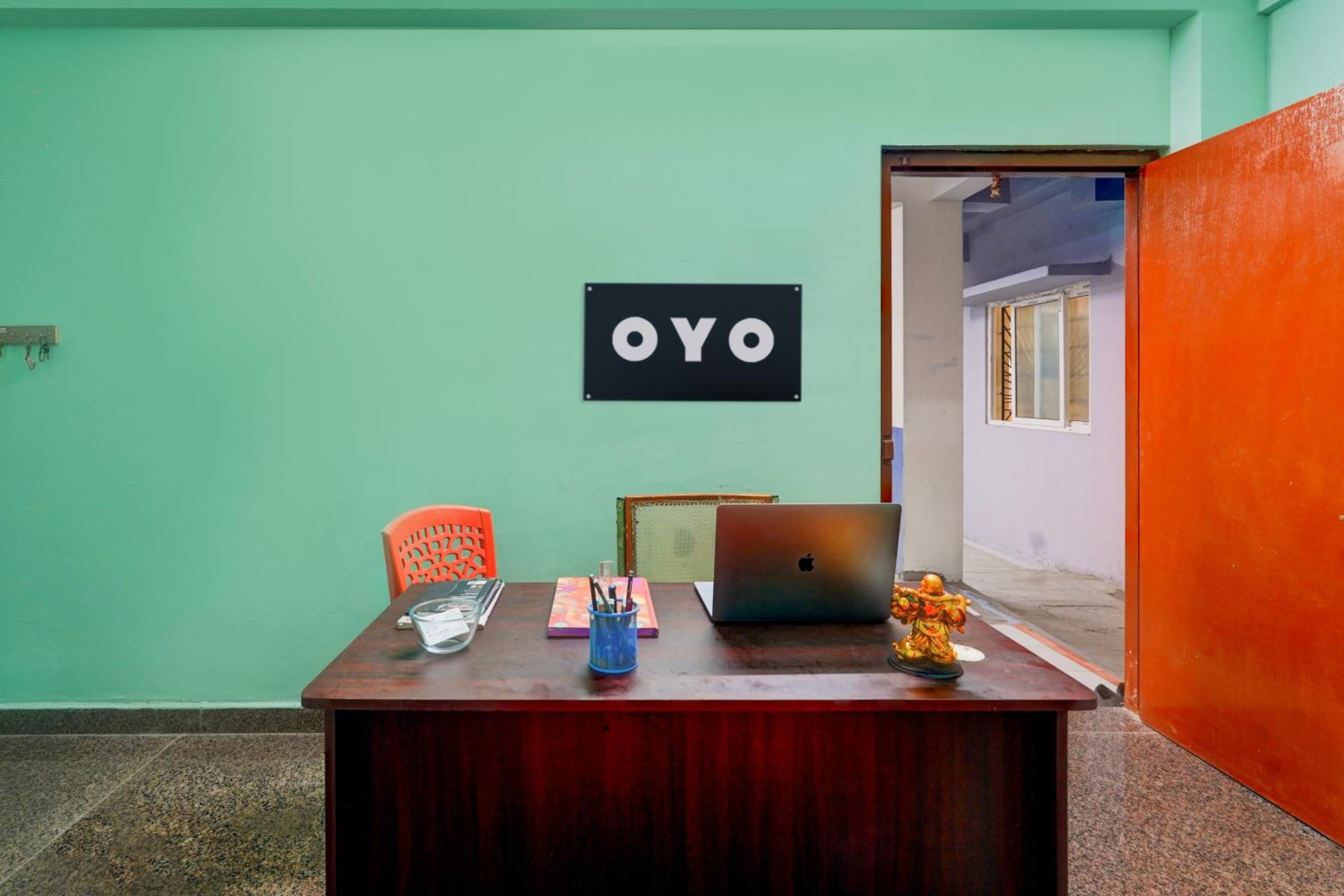 Lobby & Reception