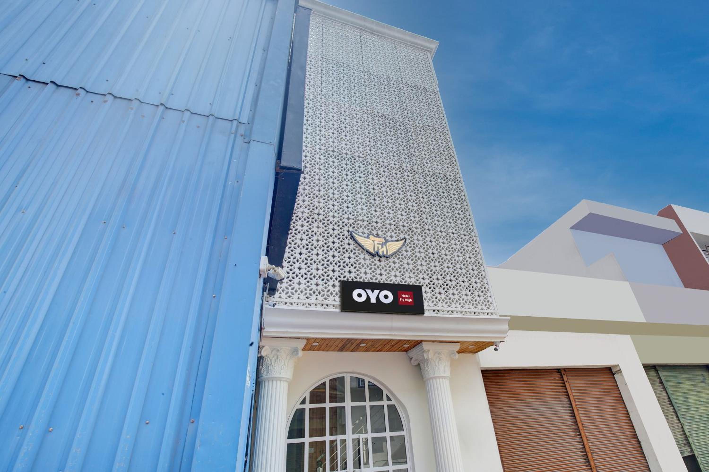 Super OYO Hotel O Fly High view 5
