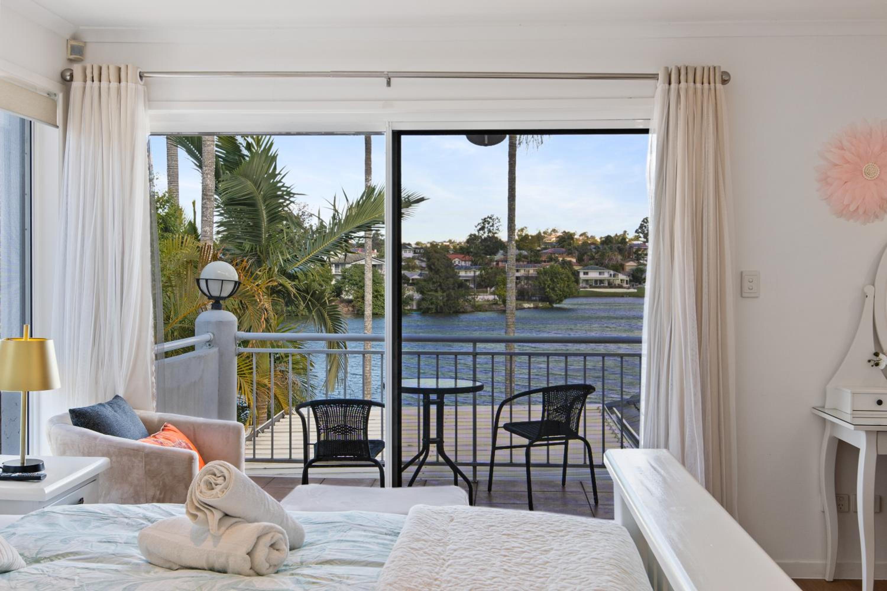 Lakeview Bliss, Black Swans, Golf Retreat in Brisbane