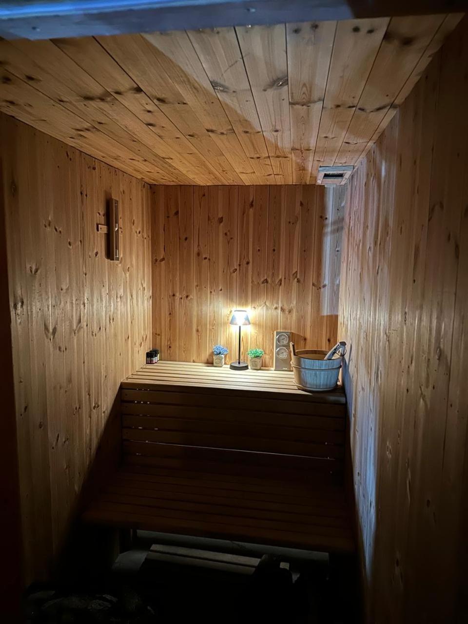 Warm Family Glamping Cabin with Kids Playground