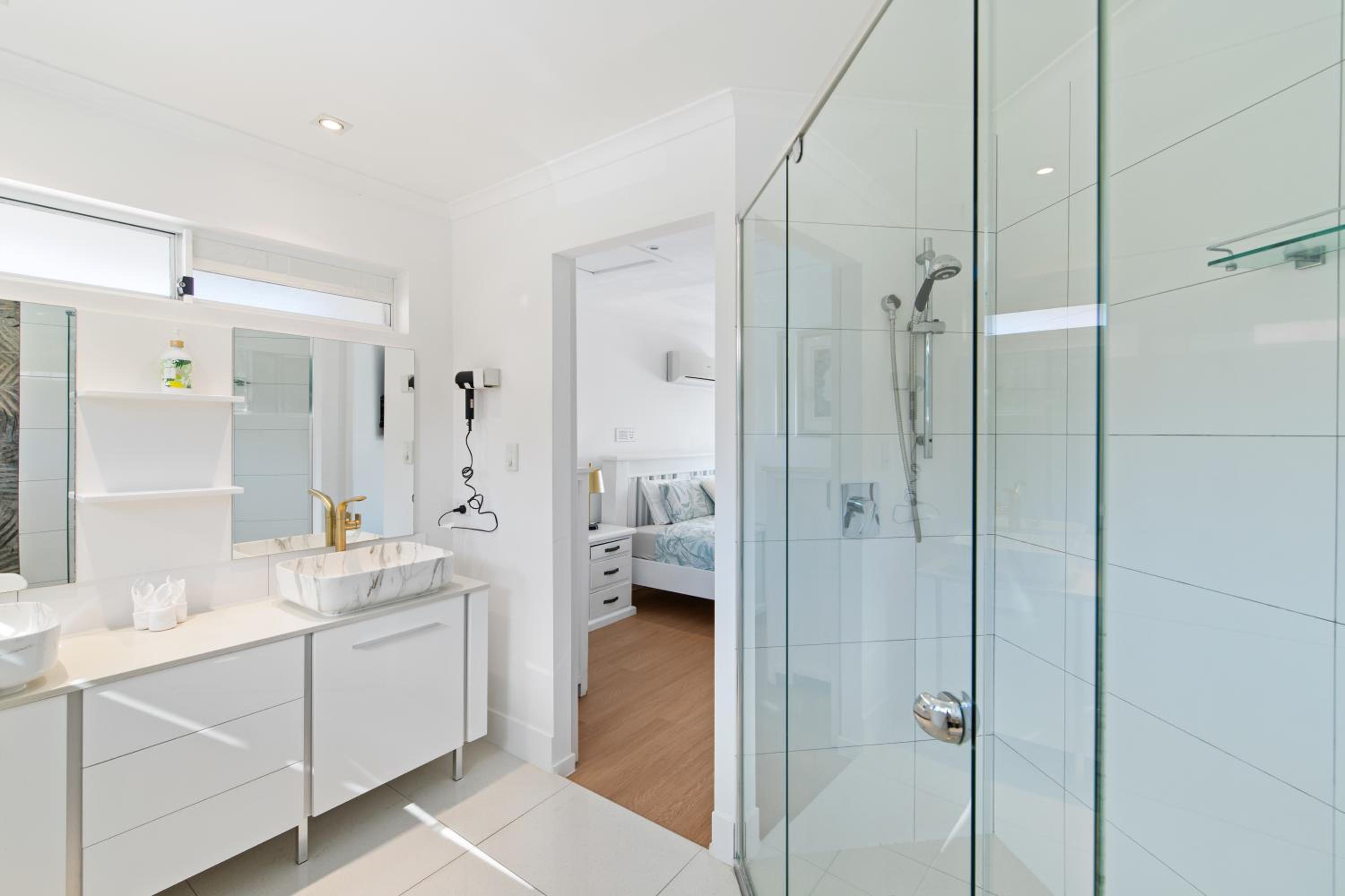 Lakeview Bliss, Black Swans, Golf Retreat in Brisbane