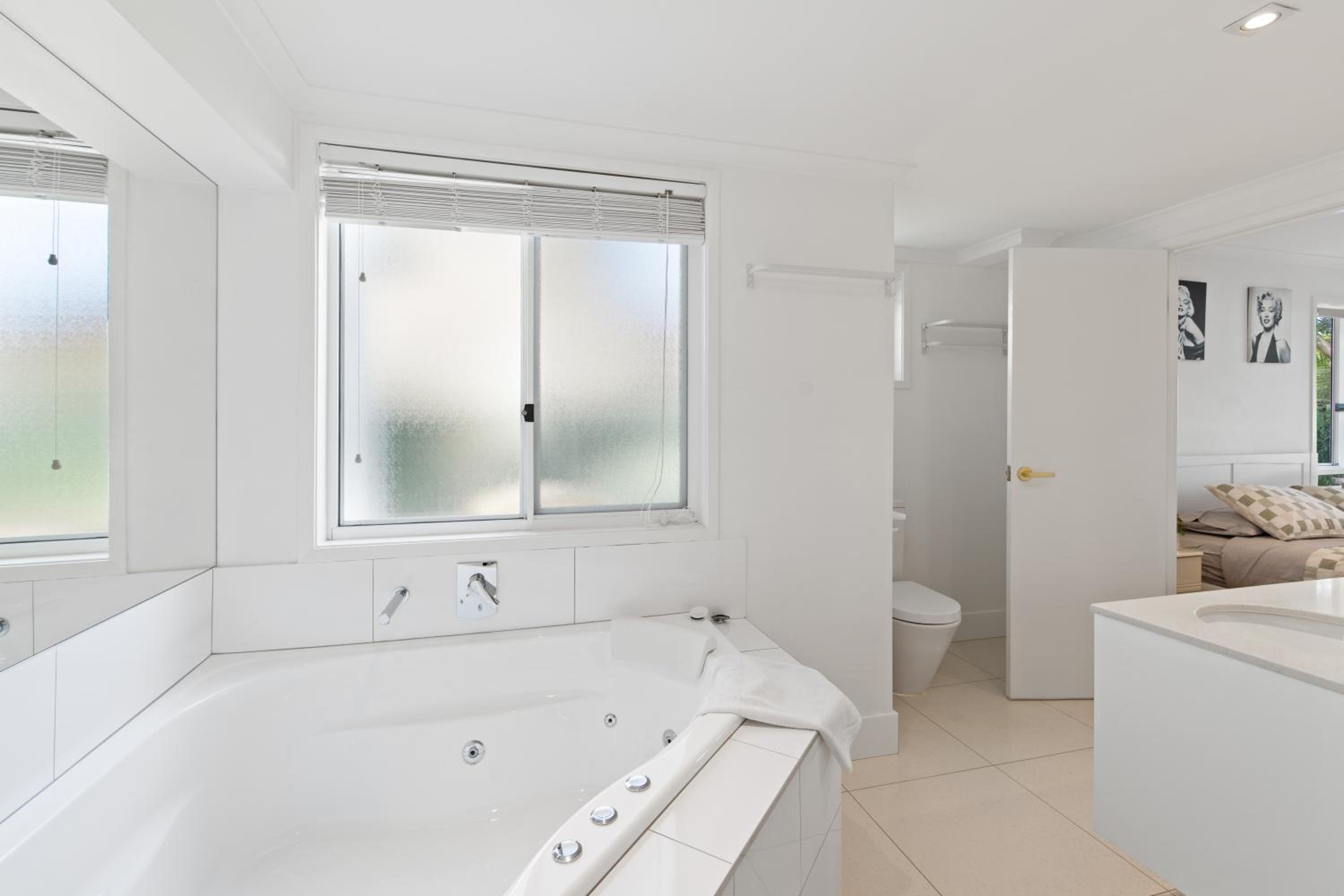 Lakeview Bliss, Black Swans, Golf Retreat in Brisbane