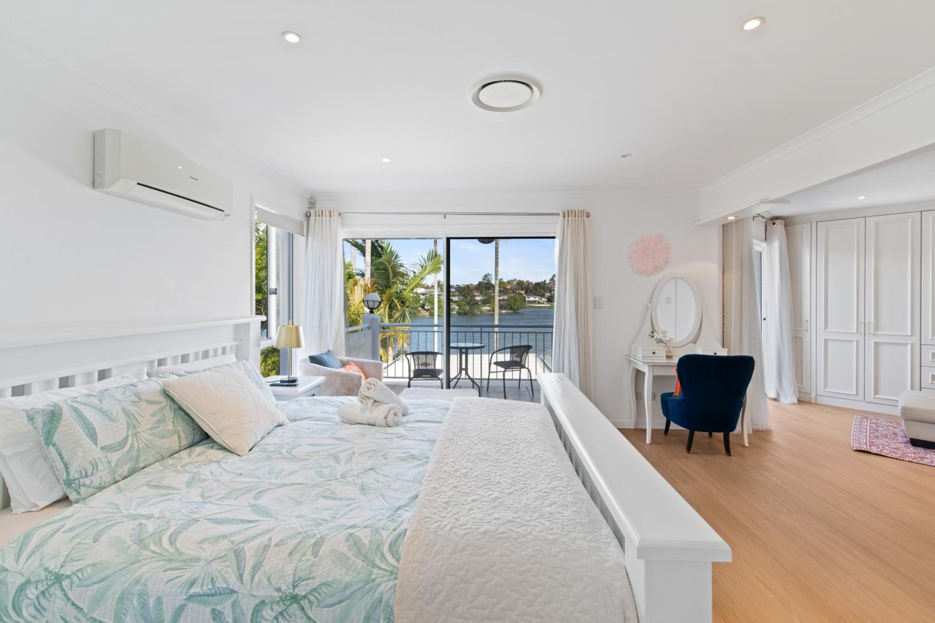 Lakeview Bliss, Black Swans, Golf Retreat in Brisbane