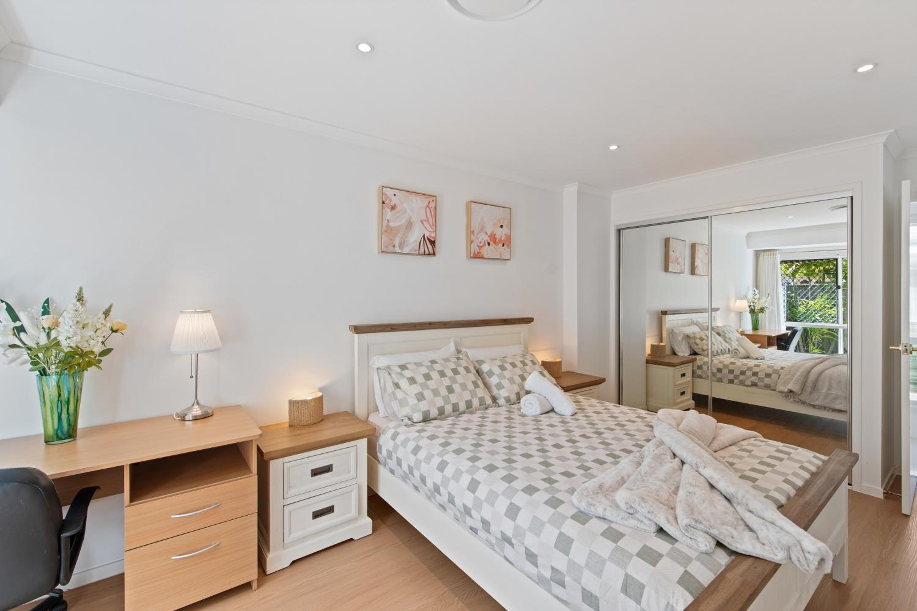 Lakeview Bliss, Black Swans, Golf Retreat in Brisbane