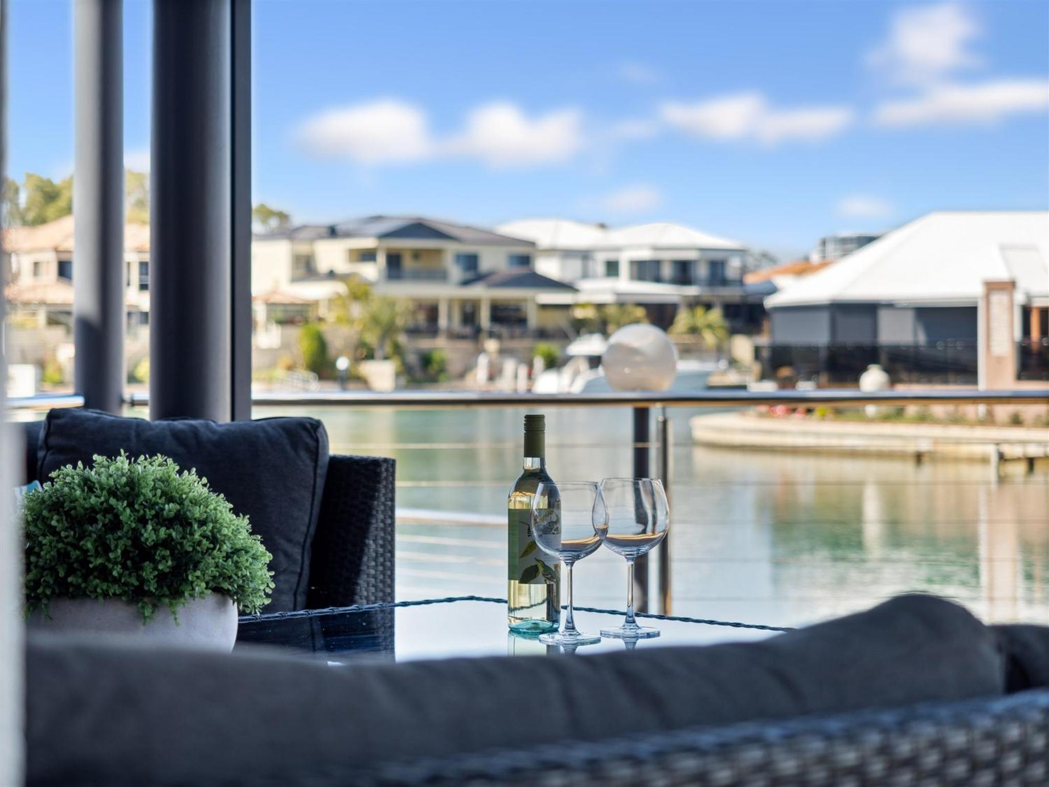 Hotel Private Jetty -family & Pet Friendly - Image 1