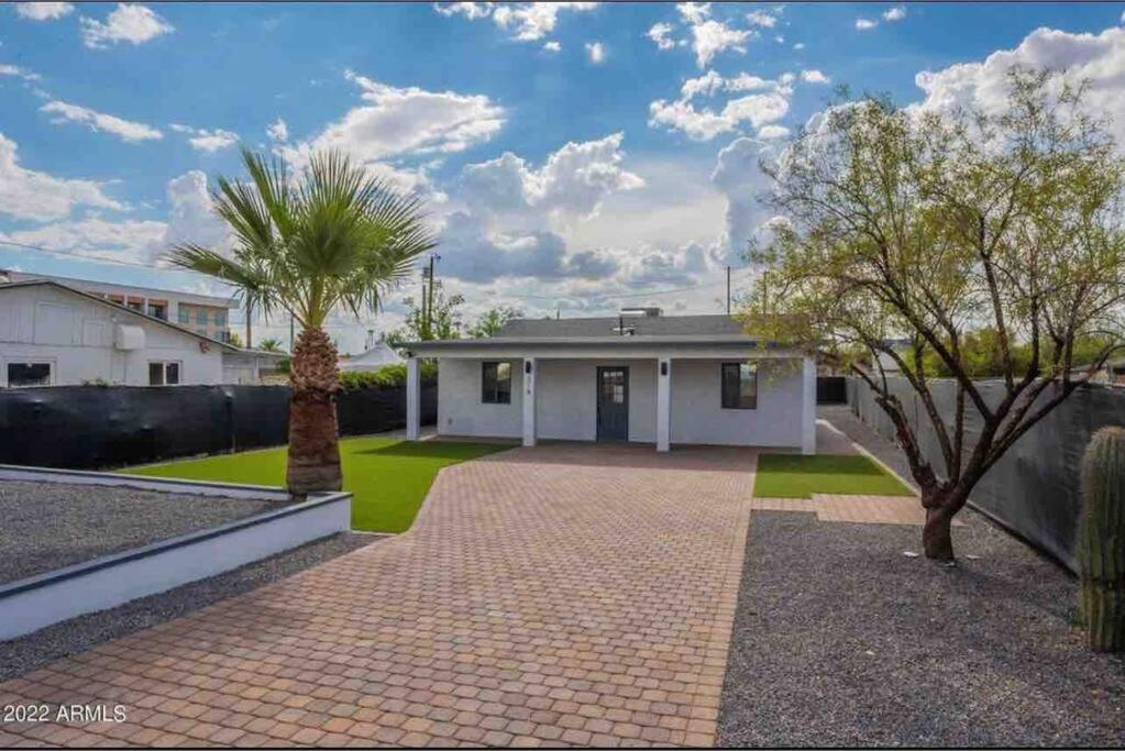 Phoenix Vacations - Affordable Modern Home Near Airport! Private AZ - Property Image 1