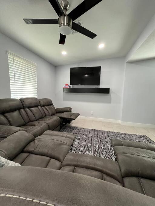 Phoenix Vacations - Affordable Modern Home Near Airport! Private AZ - Property Image 4