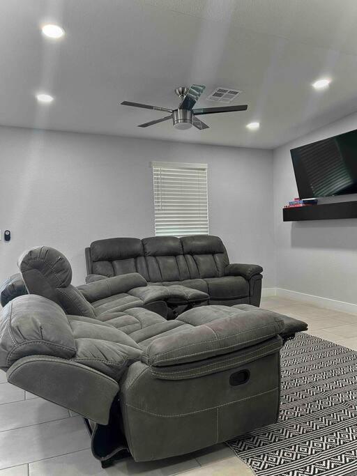 Phoenix Vacations - Affordable Modern Home Near Airport! Private AZ - Property Image 5