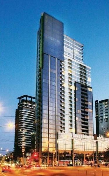 Stylish, City Views - Apartment with Balcony Opposite Casino and MCEC