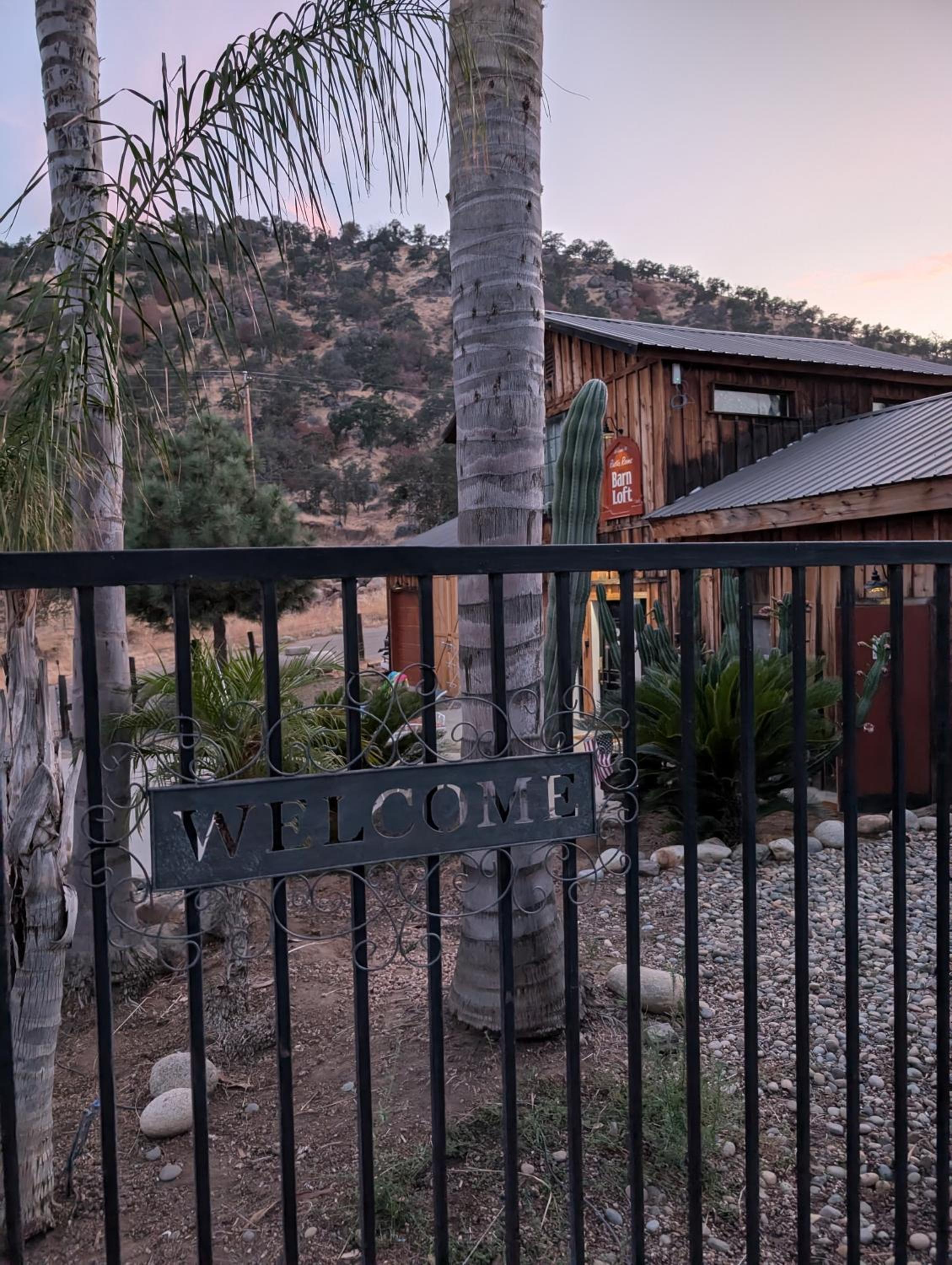 Rustic Rooms Barn Loft (Upstairs Studio Apartment) Near Kings Canyon & Sequoia National Parks view 3