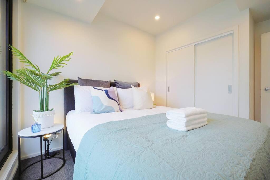 Cozy 2-bedrooms apartment close to Spark Arena view 2