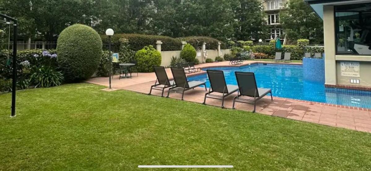 Large Apt in Garden Complex