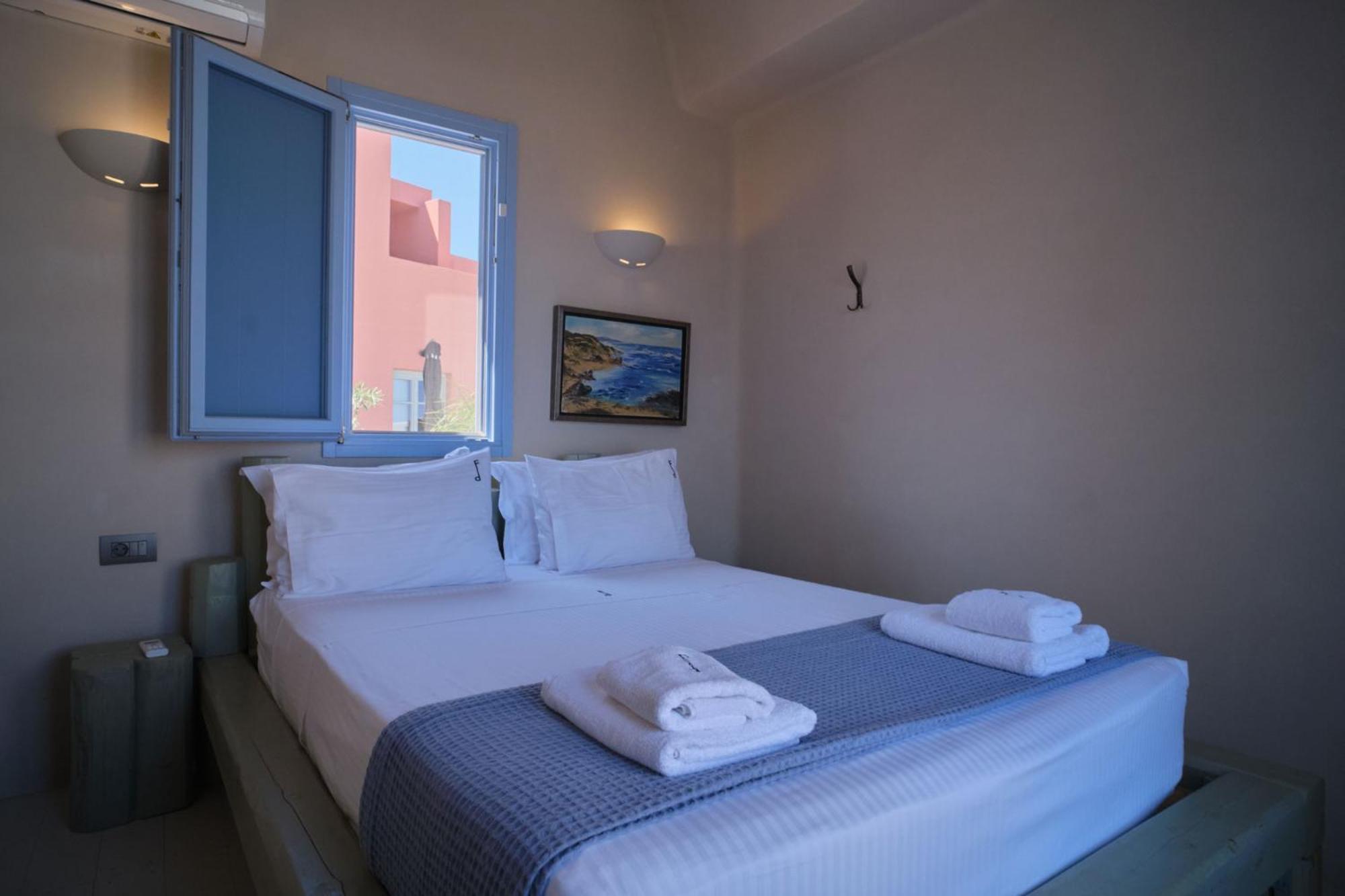 Pink Freud Villas Santorini photo 4