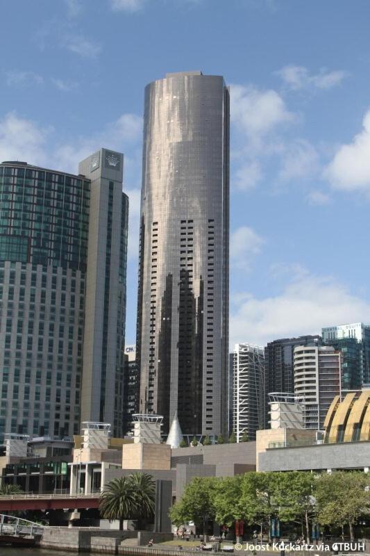 Prima Pearl - Contemporary Apartment with Balcony by Casino and MCEC