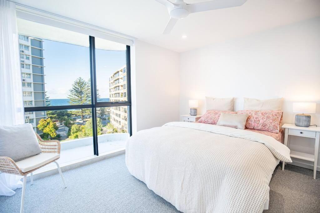 2BR Burleigh Beachside Apartment With Views with Pool