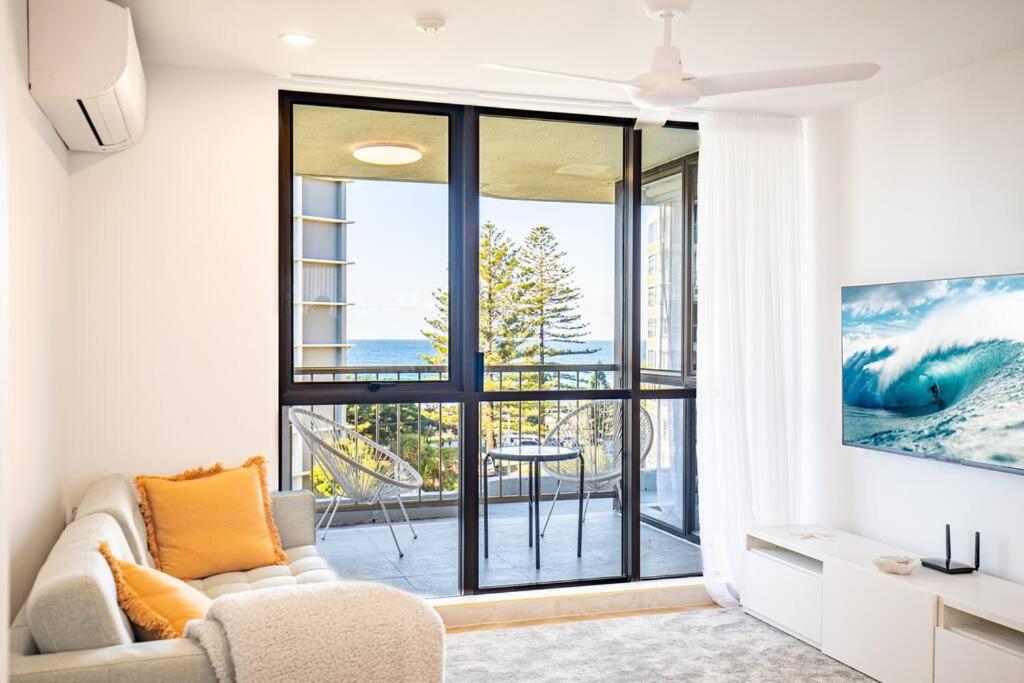 2BR Burleigh Beachside Apartment With Views with Pool