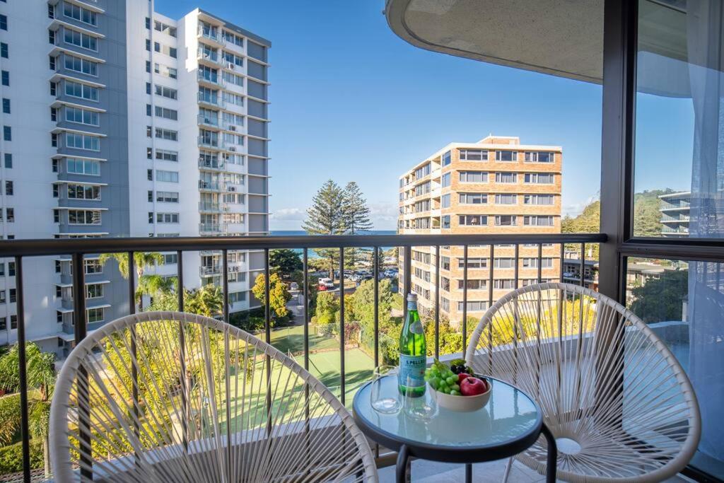 2BR Burleigh Beachside Apartment With Views with Pool