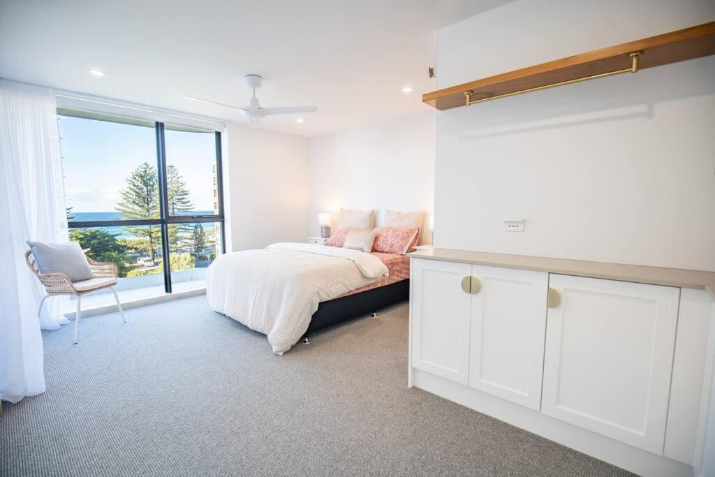 2BR Burleigh Beachside Apartment With Views with Pool