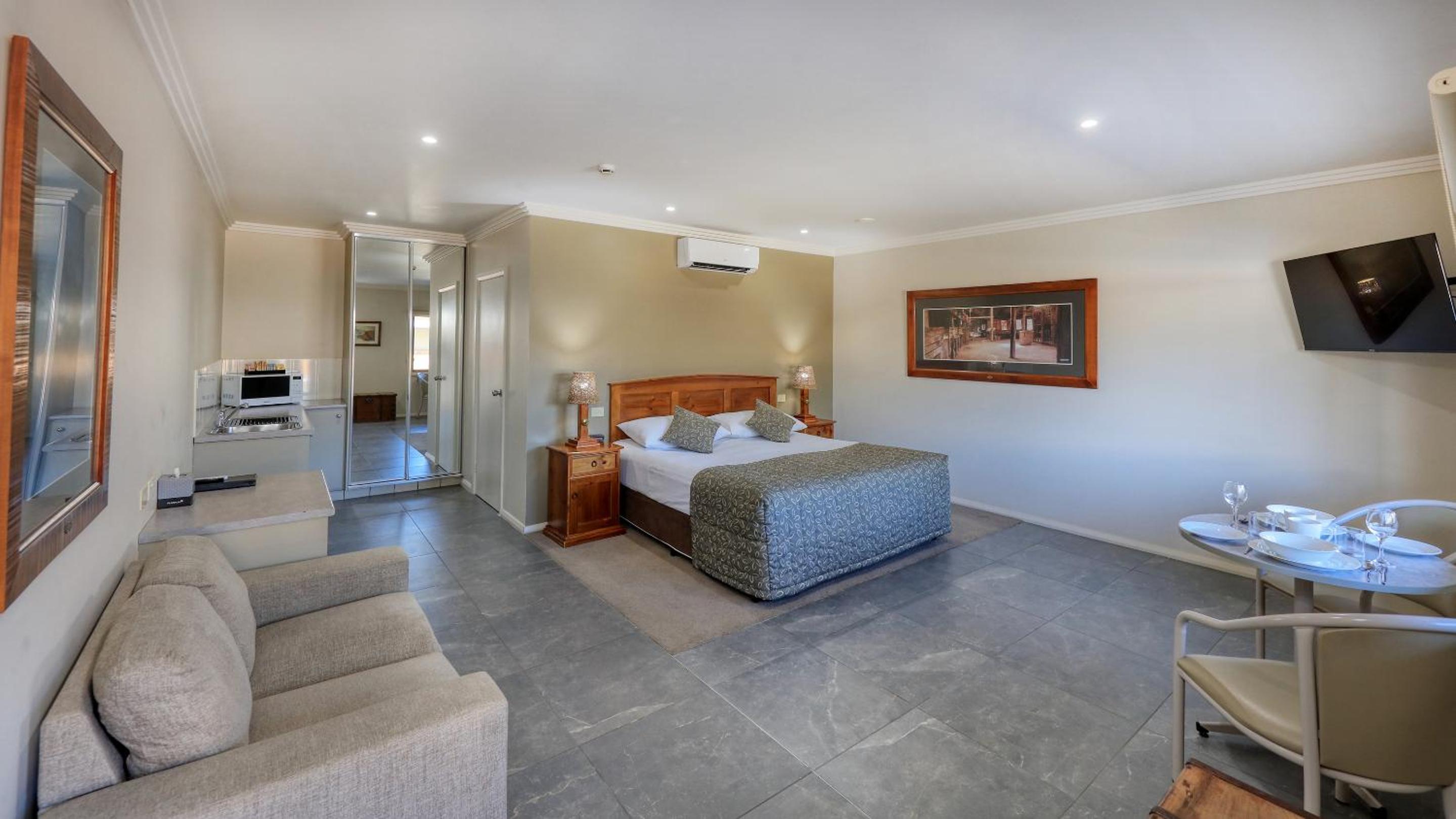 The Saltbush Motor Inn