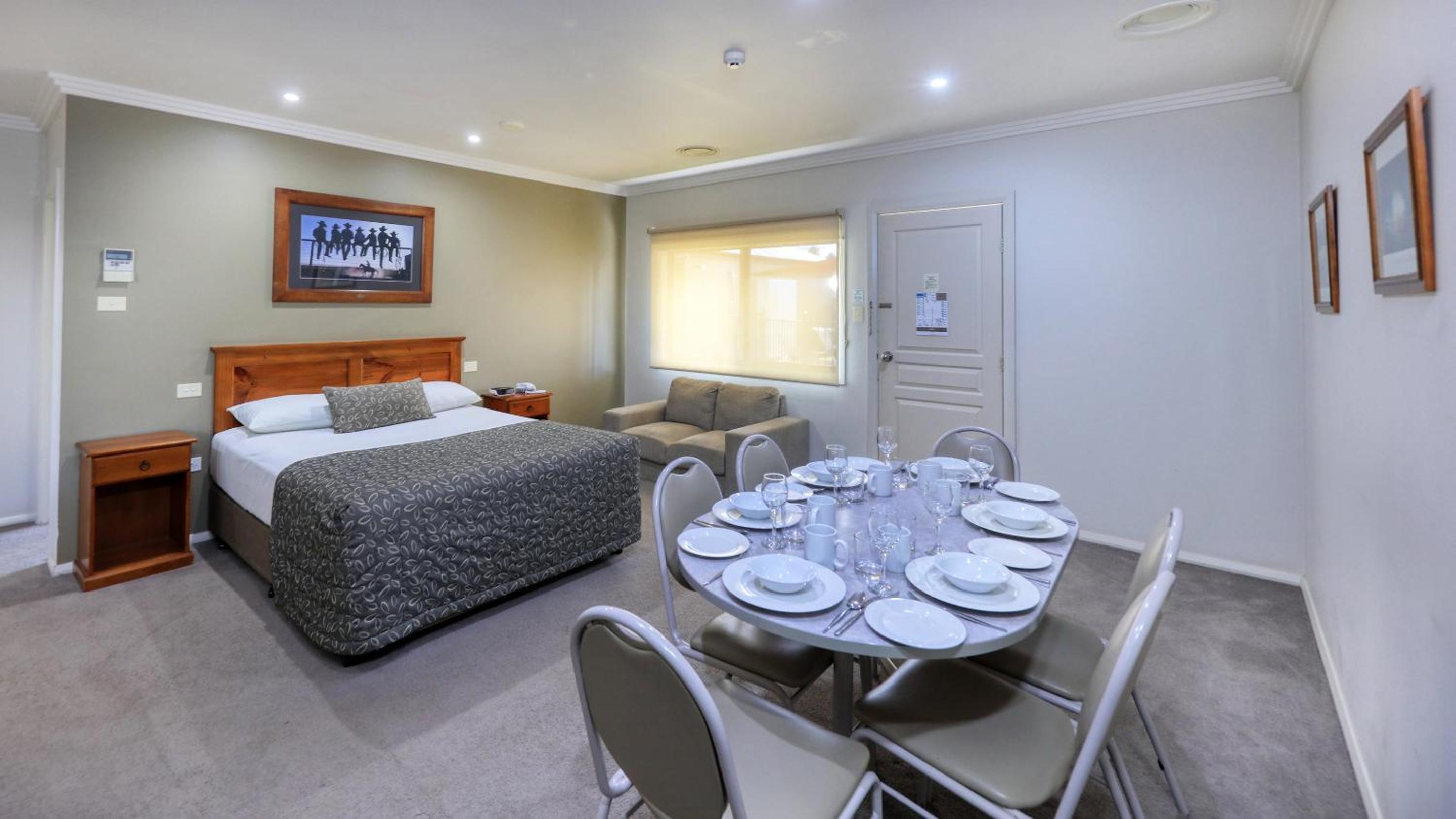 The Saltbush Motor Inn