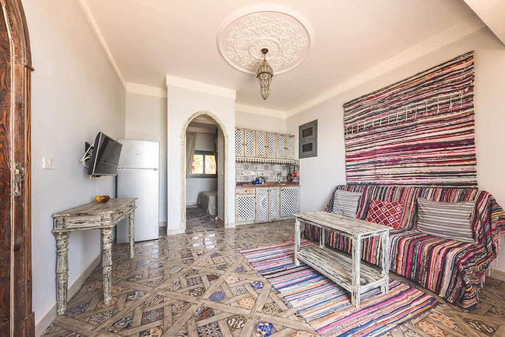 First line chalet with panoramic sea view balcony