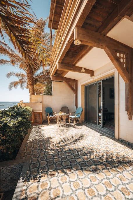 First line chalet with panoramic sea view balcony