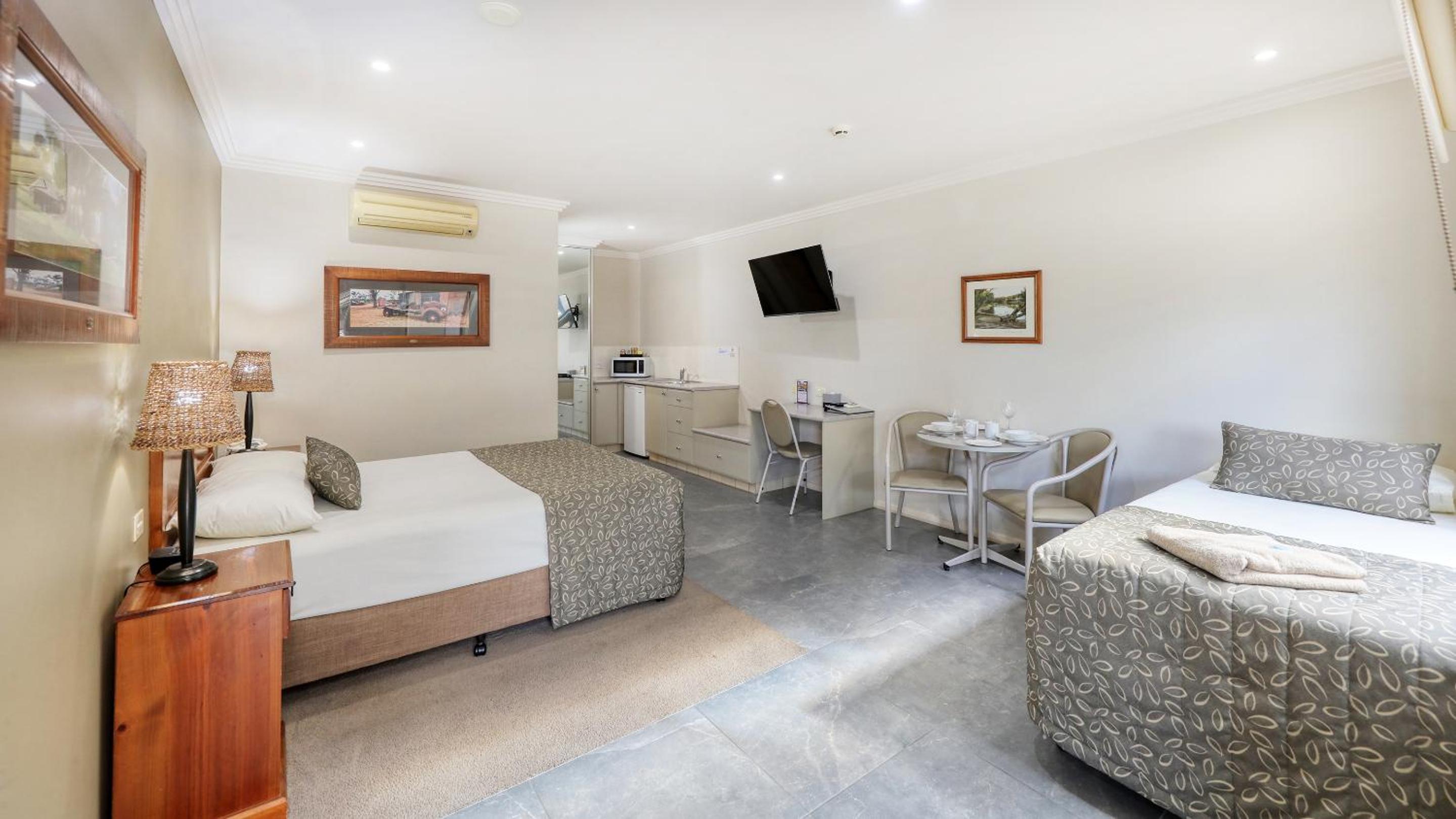 The Saltbush Motor Inn