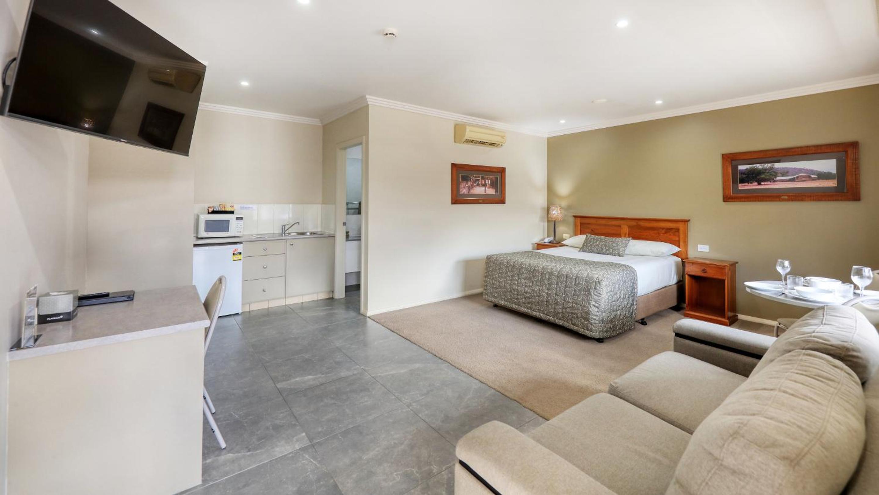 The Saltbush Motor Inn